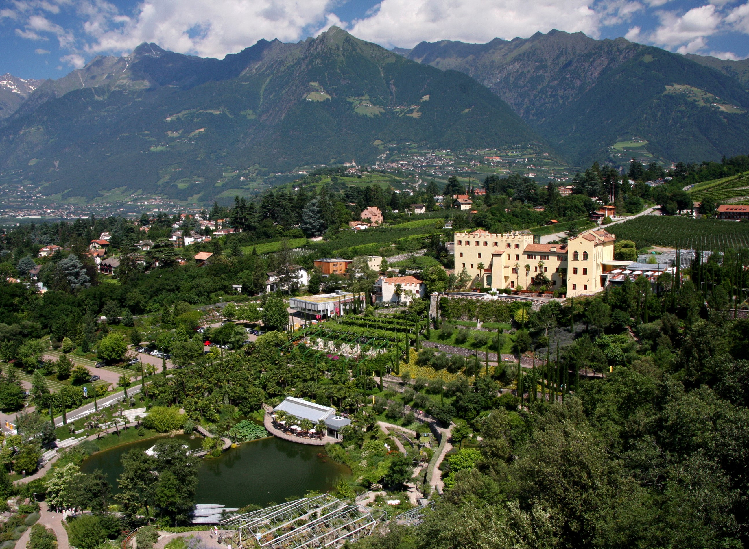 Castle surrounded by gardens and mountains in Italy HD Wallpaper
