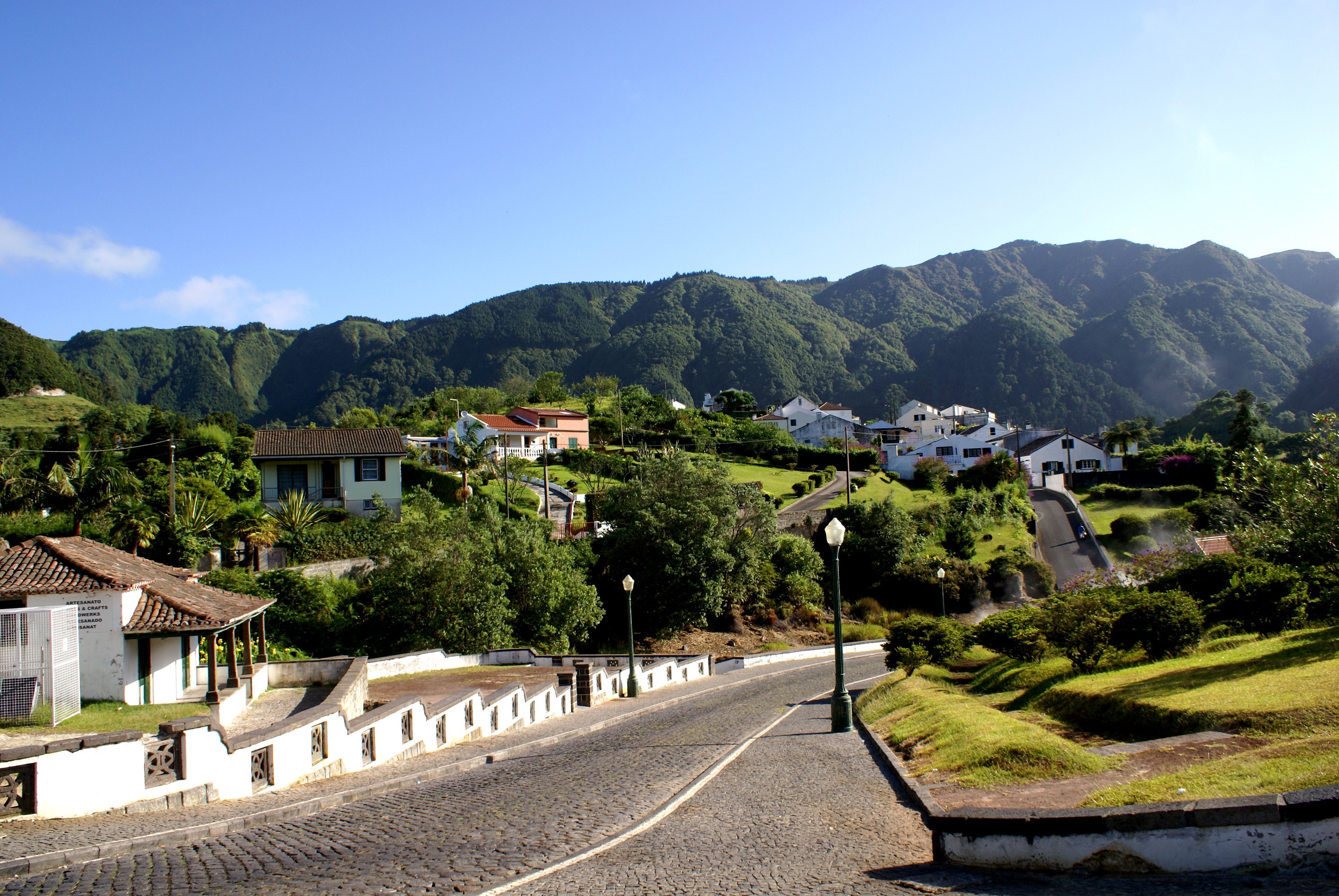 Village in the mountains of Portugal HD Wallpaper