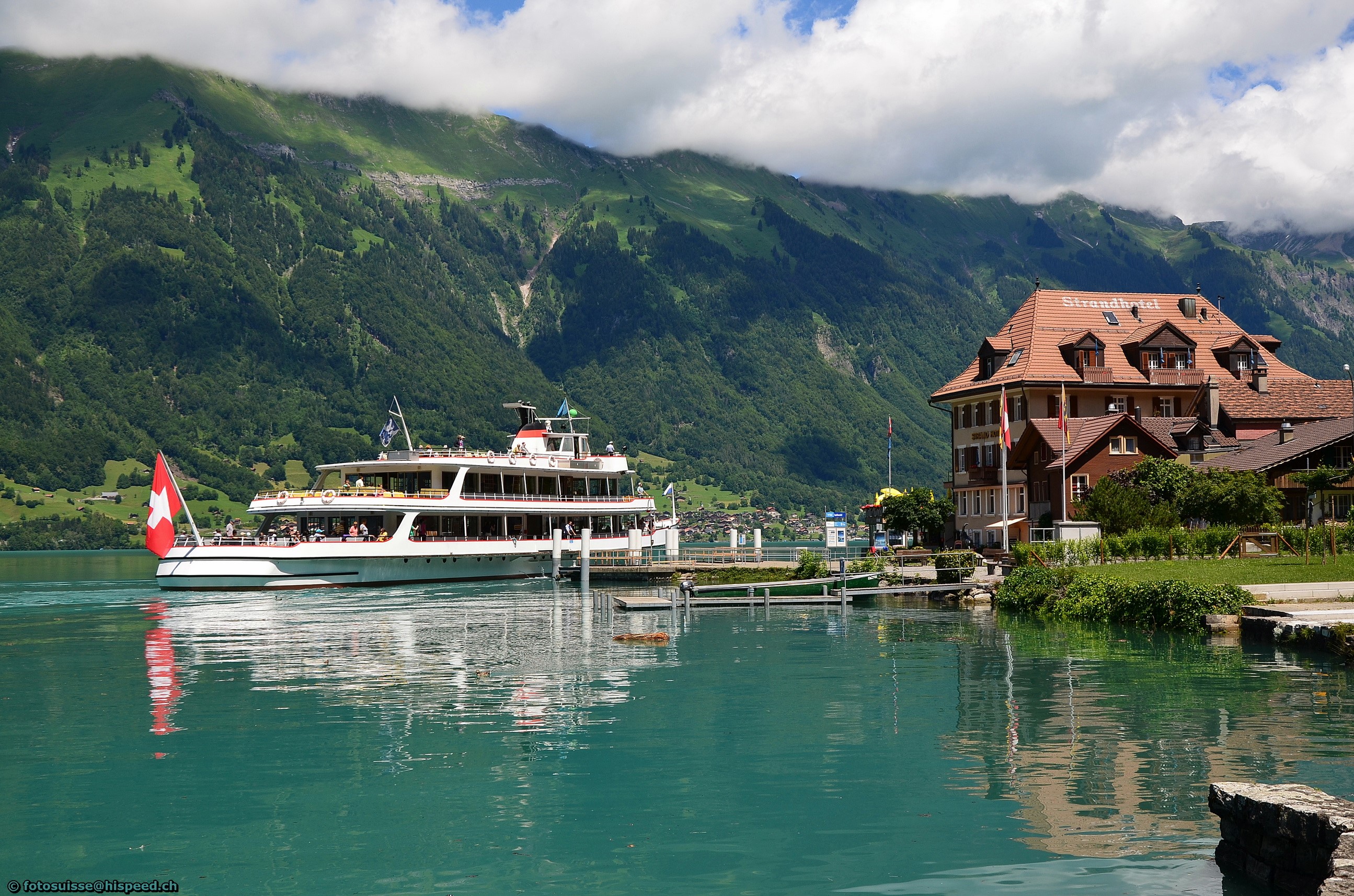 Iseltwald, Switzerland: Boat on Lake Brienz with Strandhotel HD Wallpaper