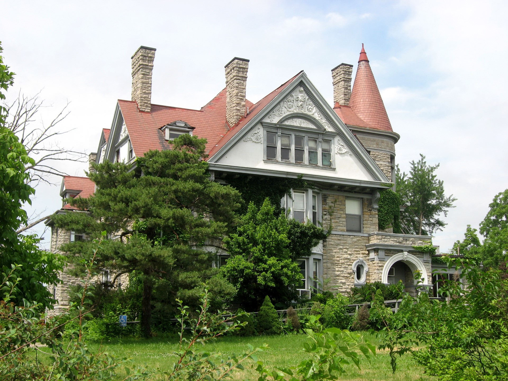 Stone mansion with red roof and turret in USA HD Wallpaper