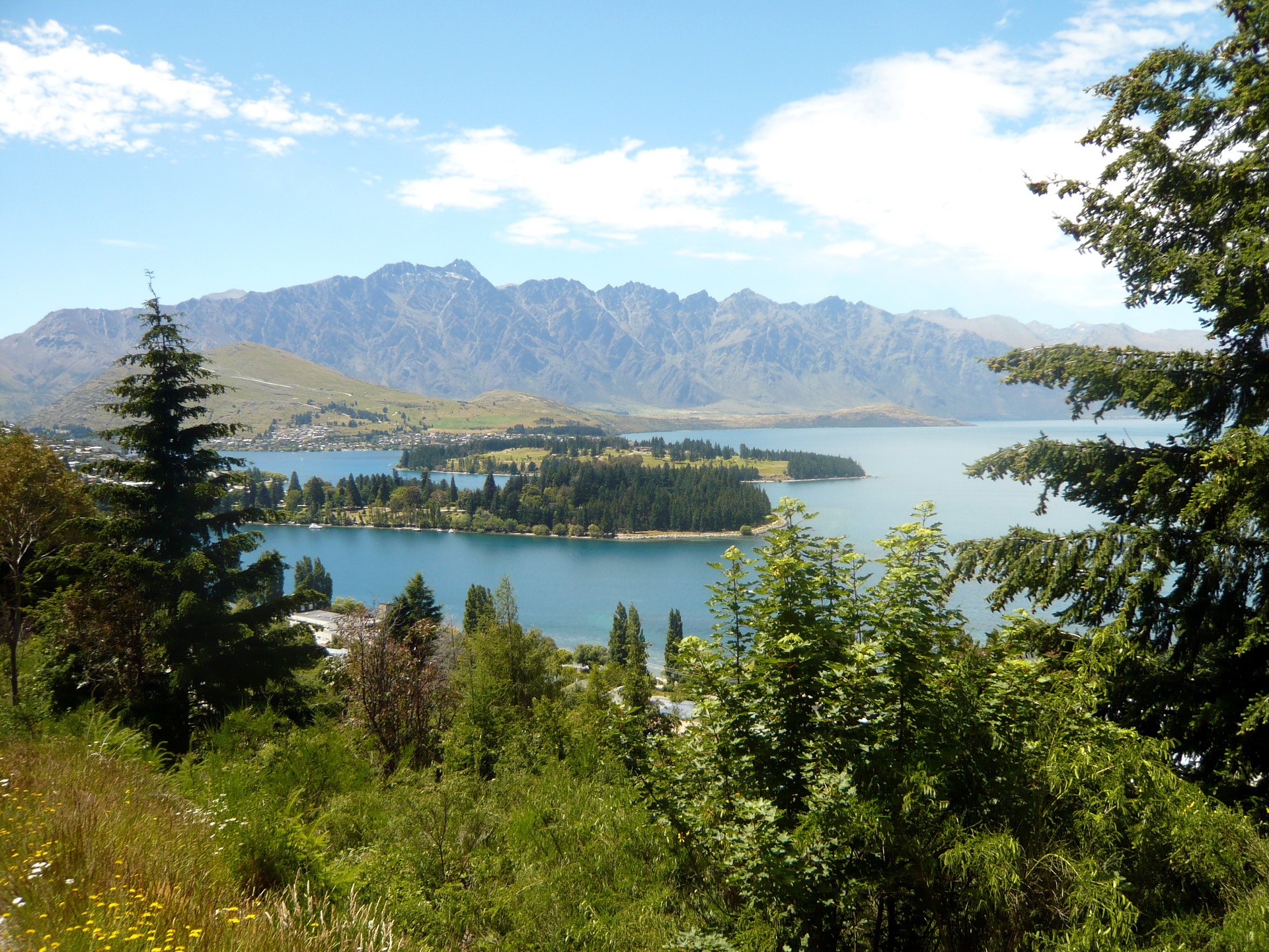 Lake Wakatipu and The Remarkables mountain range, Queenstown, New Zealand HD Wallpaper