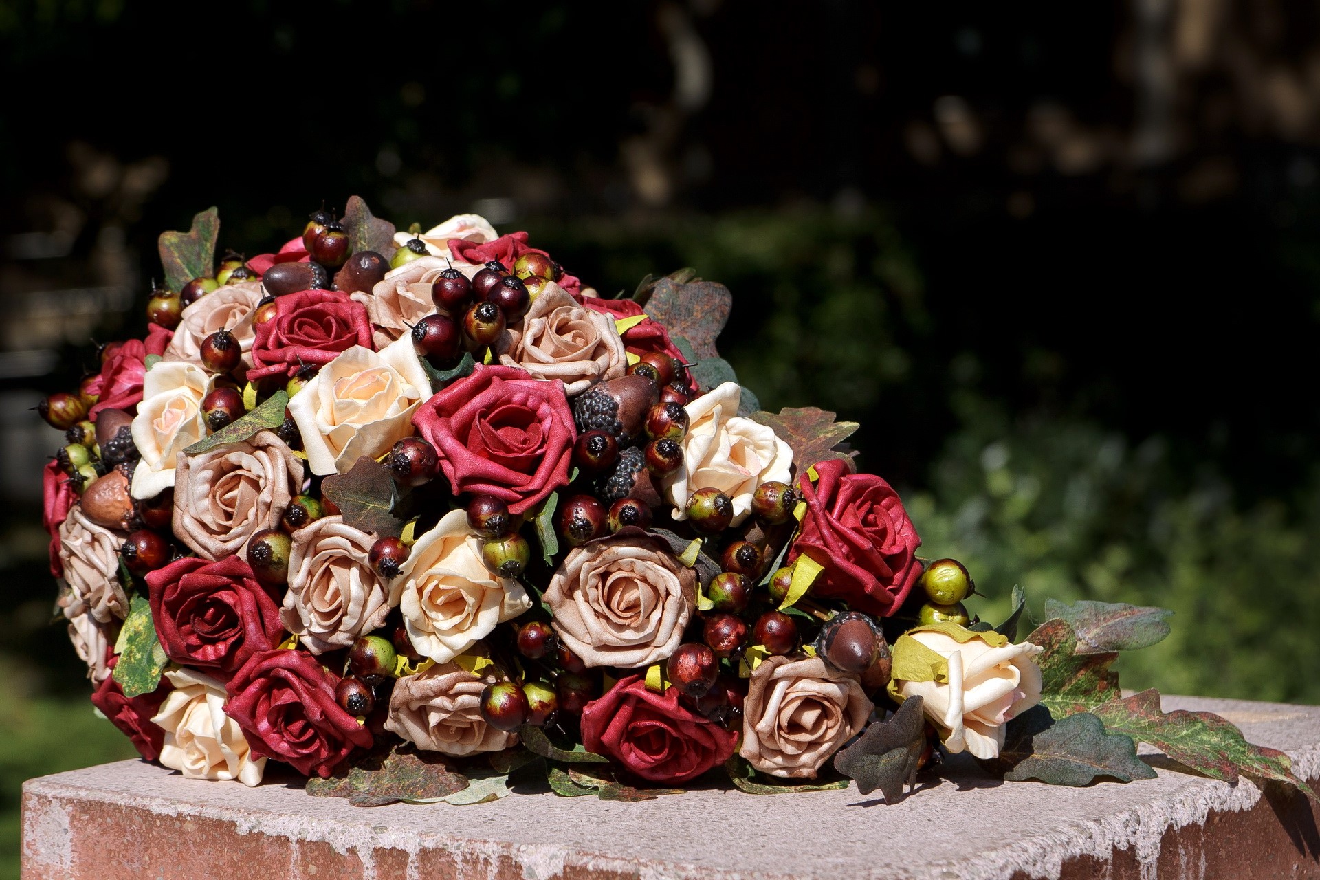 Bouquet of red and cream roses with berries HD Wallpaper