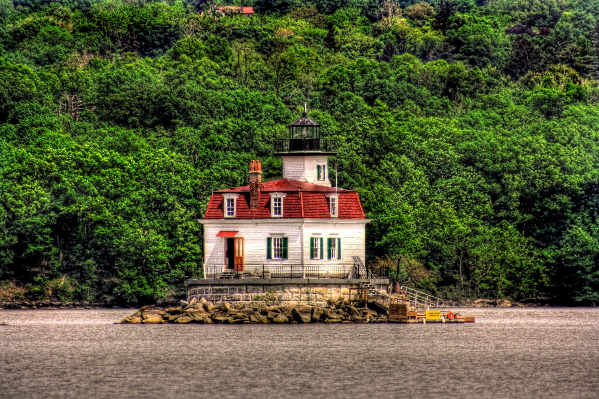 Esopus Meadows Lighthouse on an island HD Wallpaper
