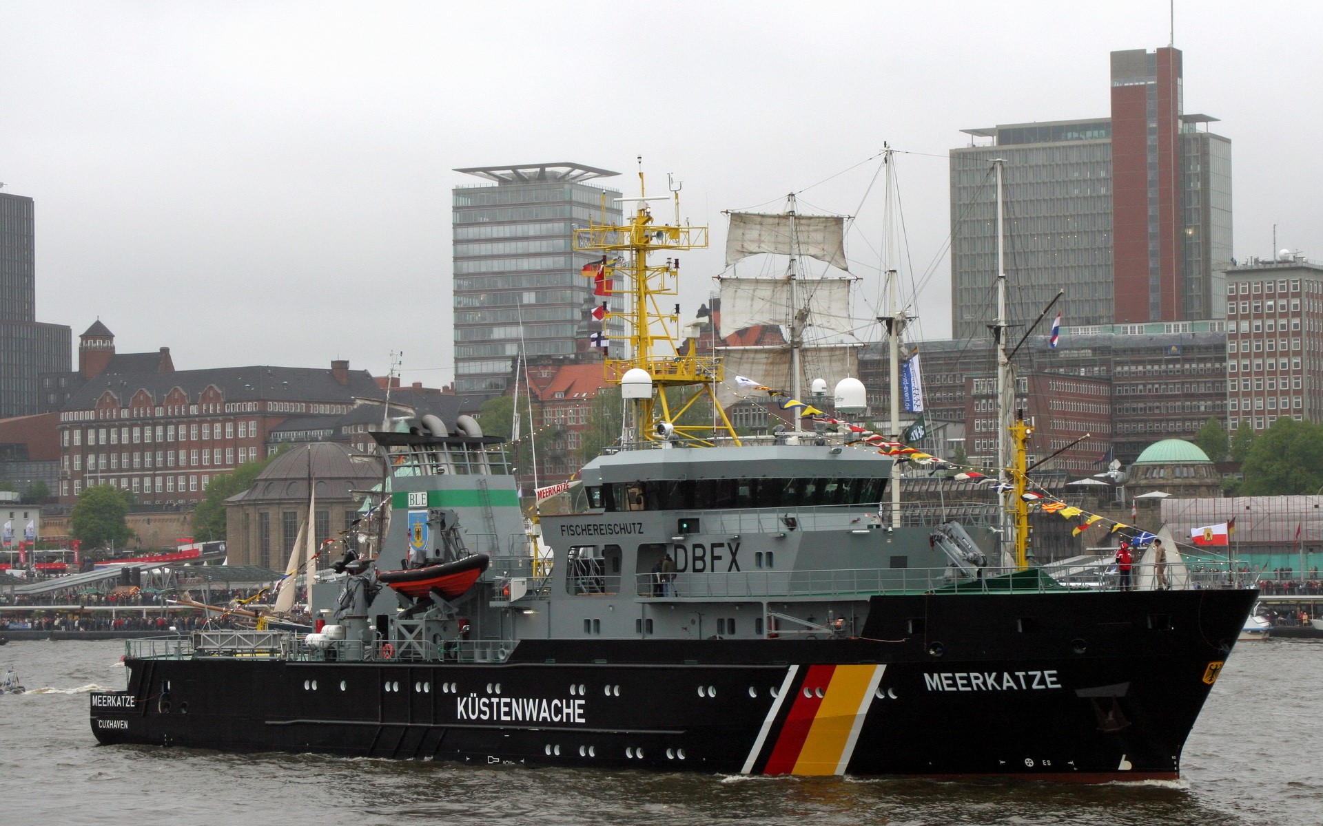 German coast guard ship MEERKATZE in Hamburg HD Wallpaper