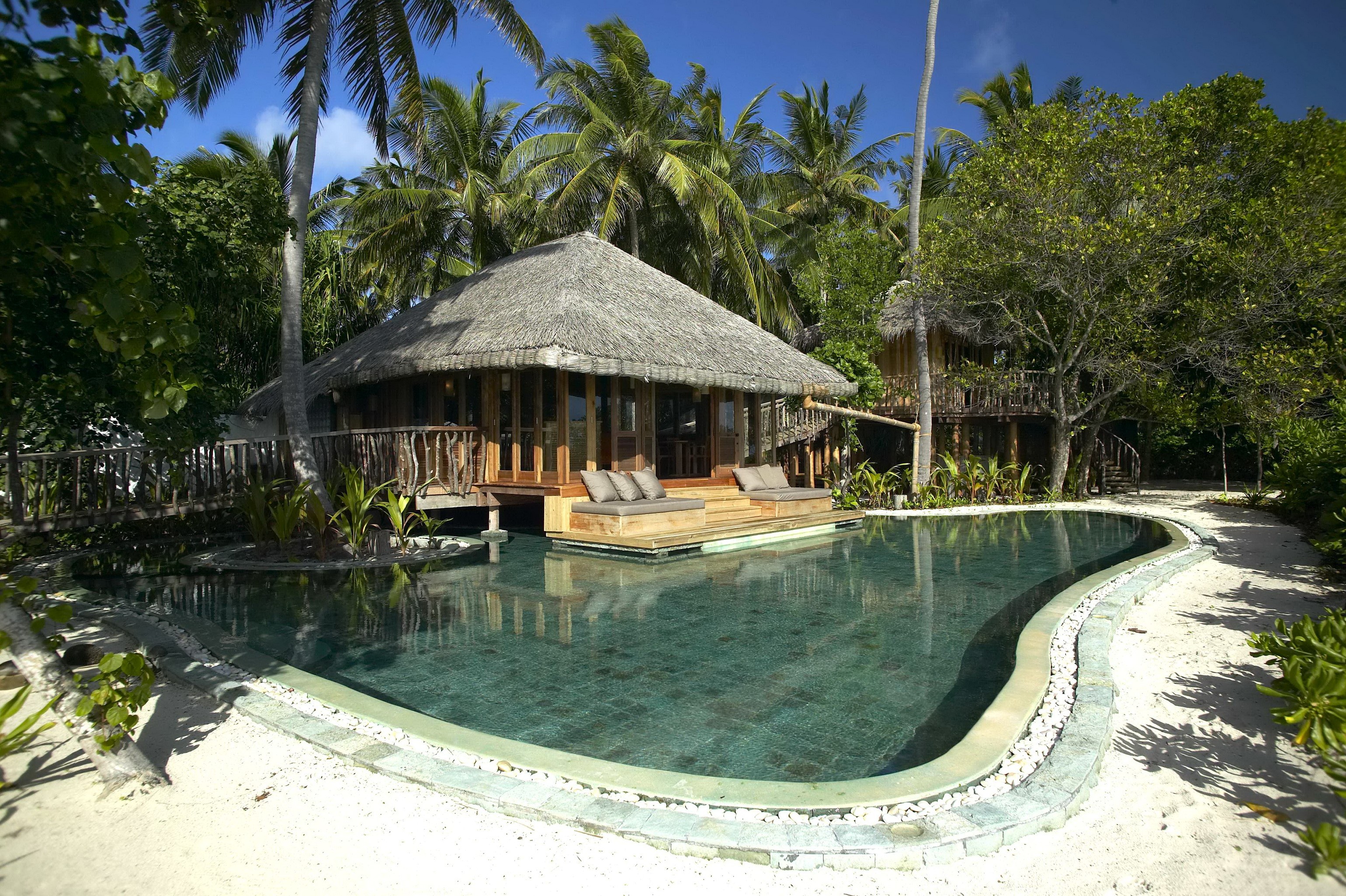 Maldives resort bungalow with private pool HD Wallpaper