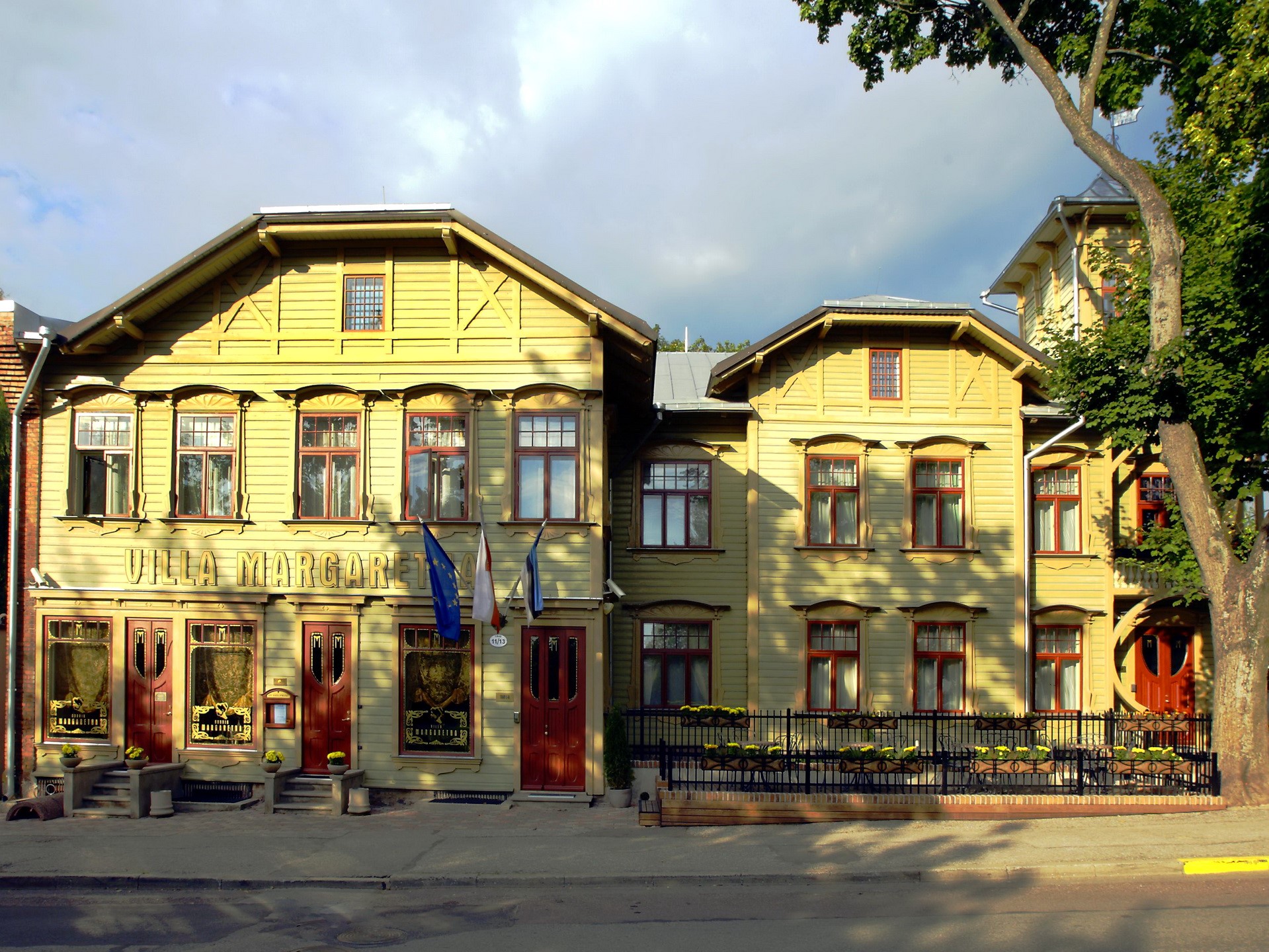 Villa Margareta buildings in the Baltics HD Wallpaper