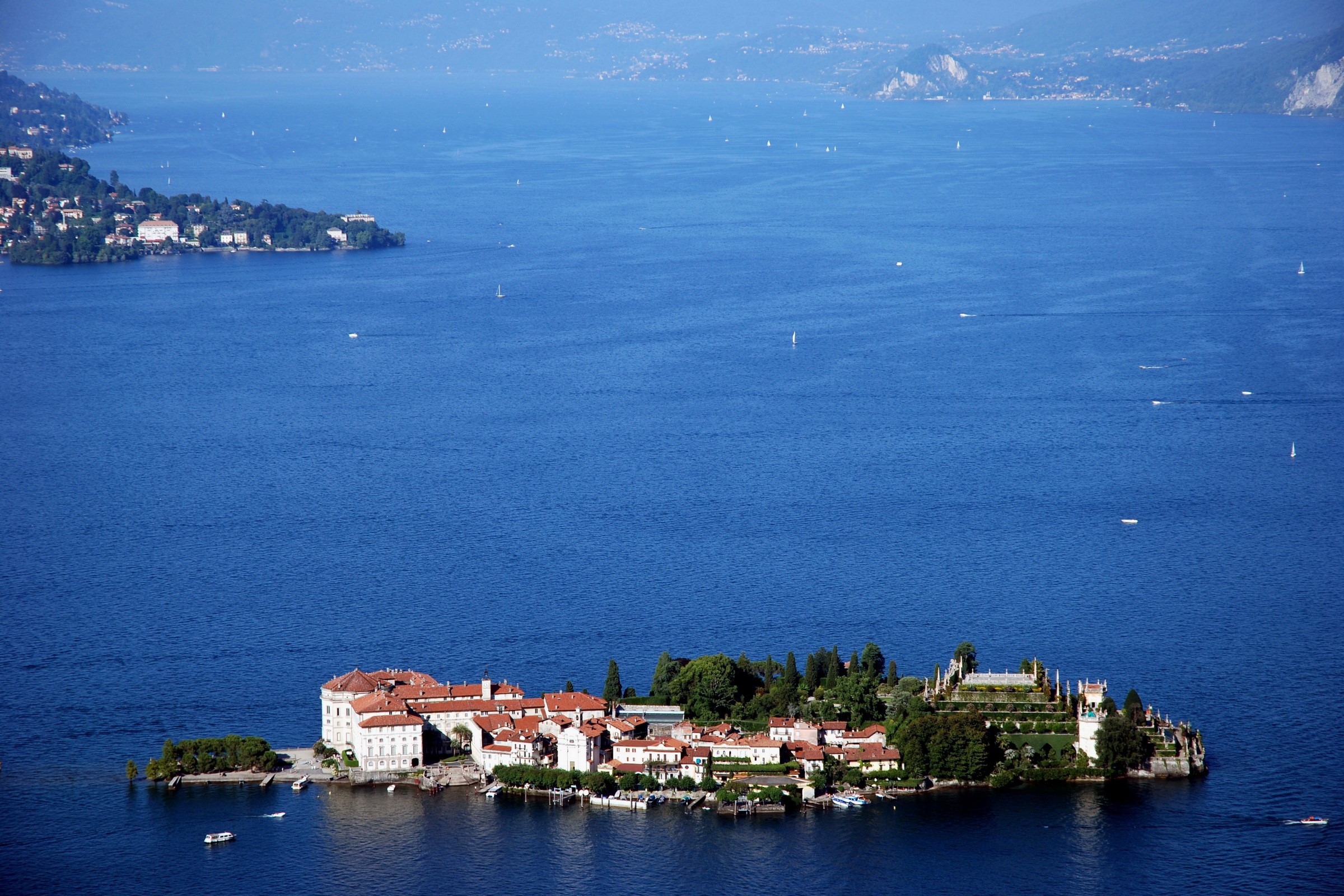 Isola Bella island on Lake Maggiore, Italy HD Wallpaper