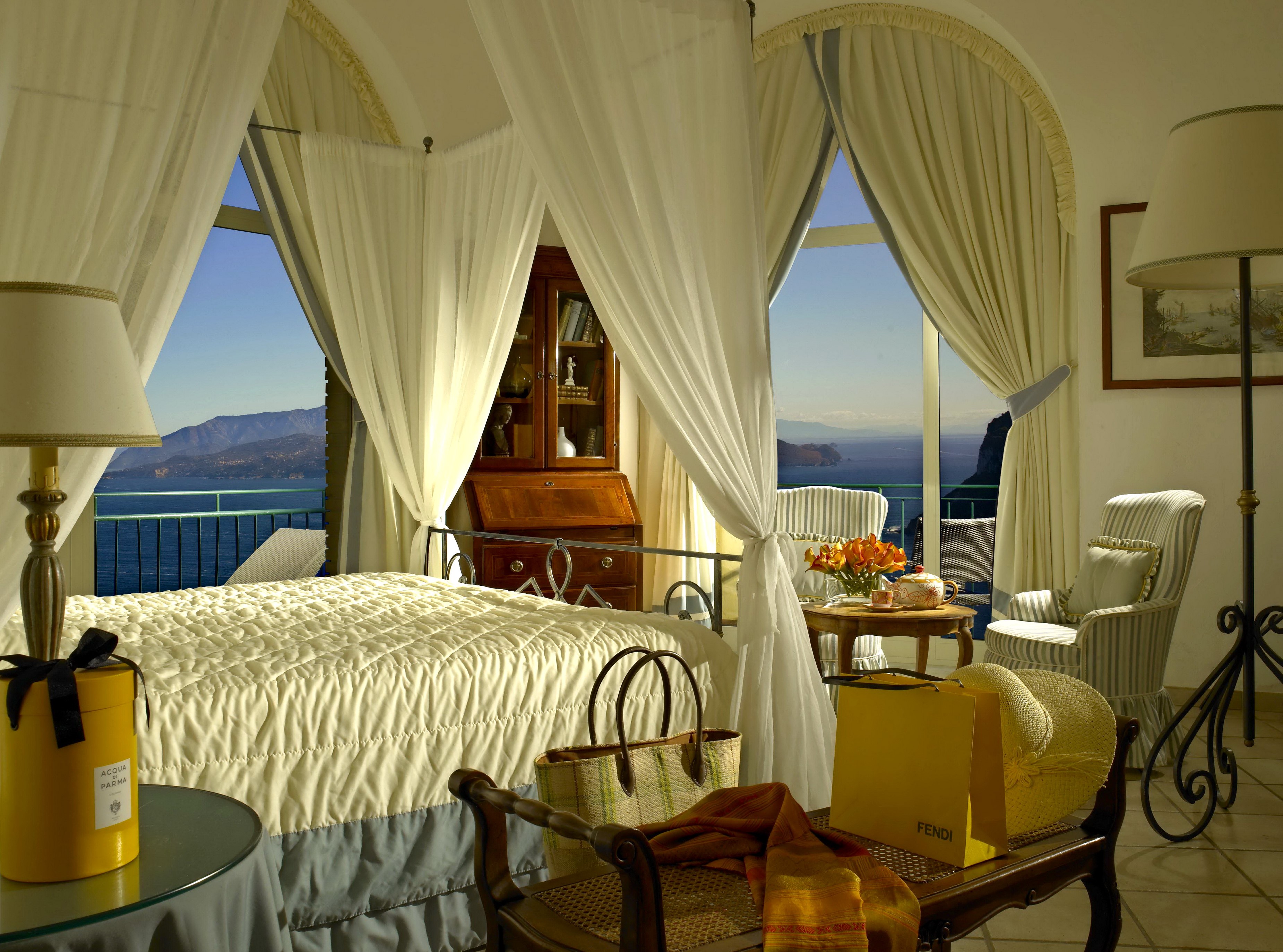 Luxury hotel room with sea view HD Wallpaper