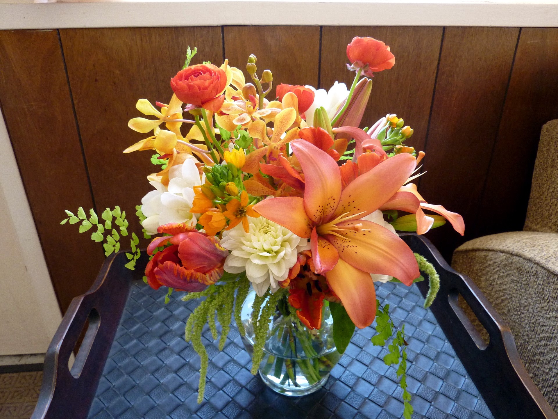 Orange and yellow floral arrangement in a glass vase HD Wallpaper