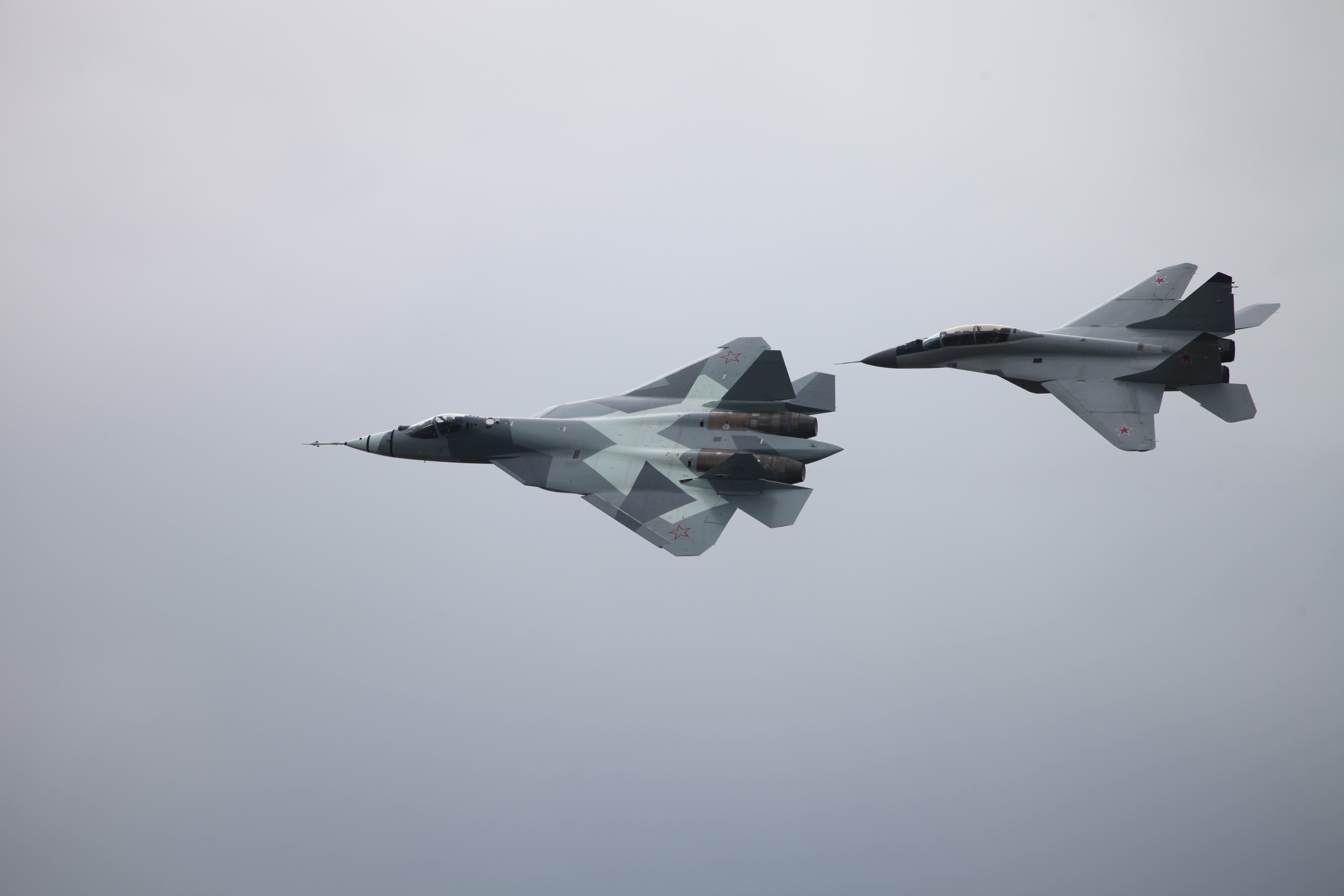 Two Russian fighter jets flying in formation HD Wallpaper