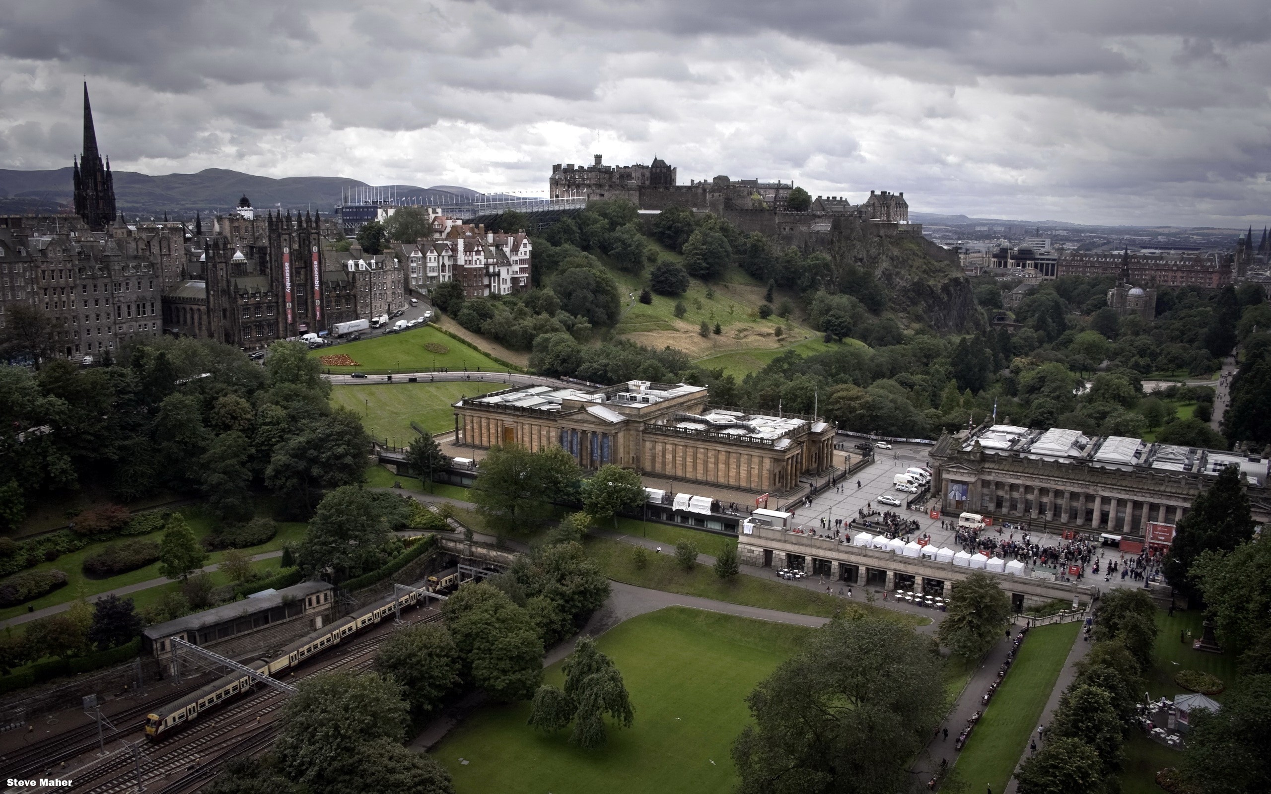 Edinburgh Castle and city skyline, Scotland HD Wallpaper