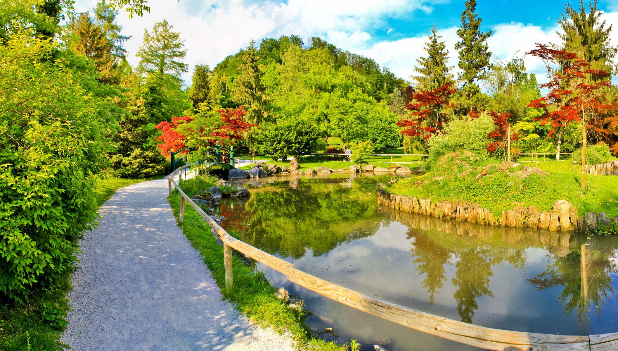 Japanese Garden with Pond and Trees HD Wallpaper