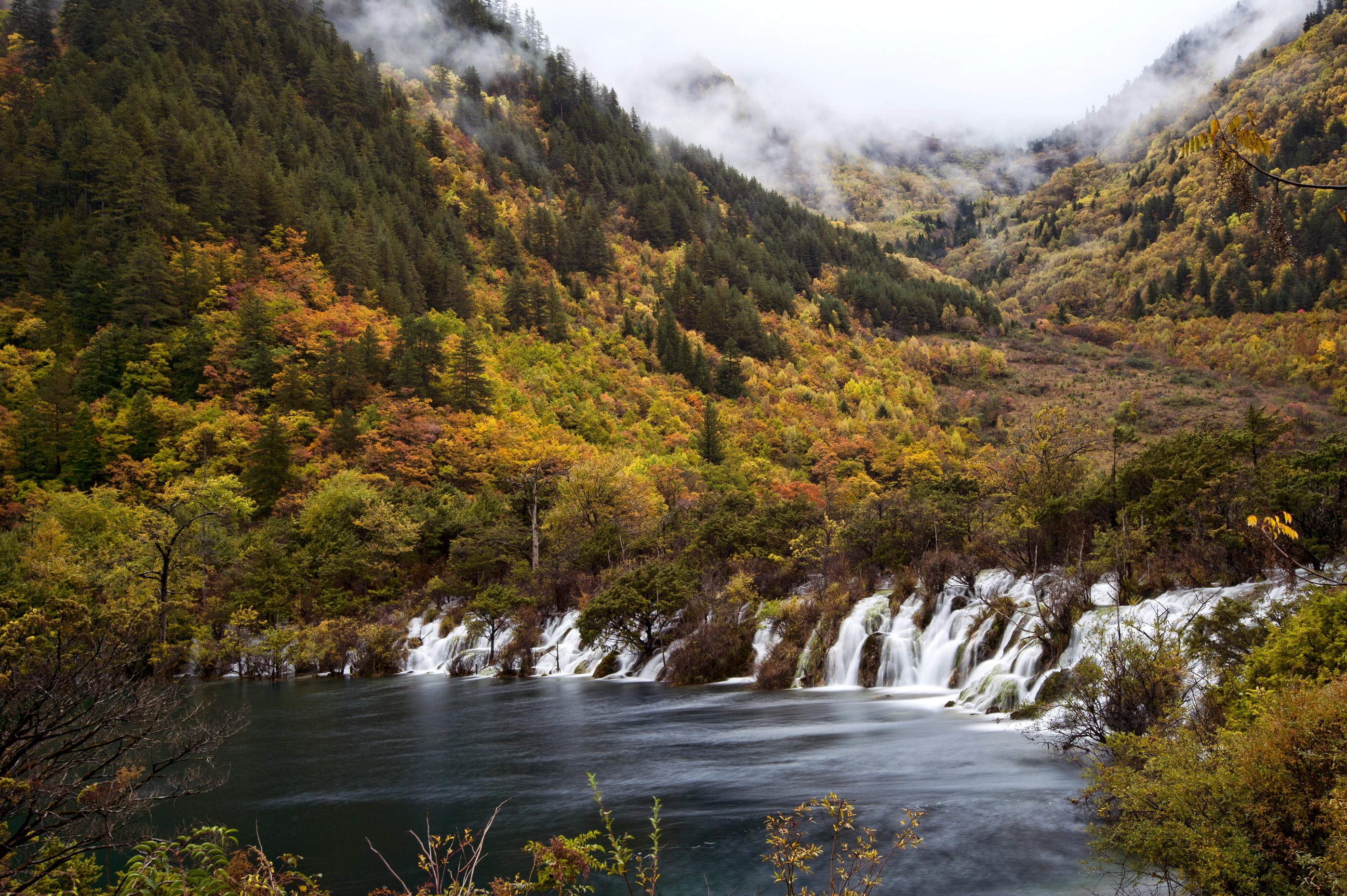 Dragon Falls Valley Waterfalls in Jiuzhaigou Park, China HD Wallpaper