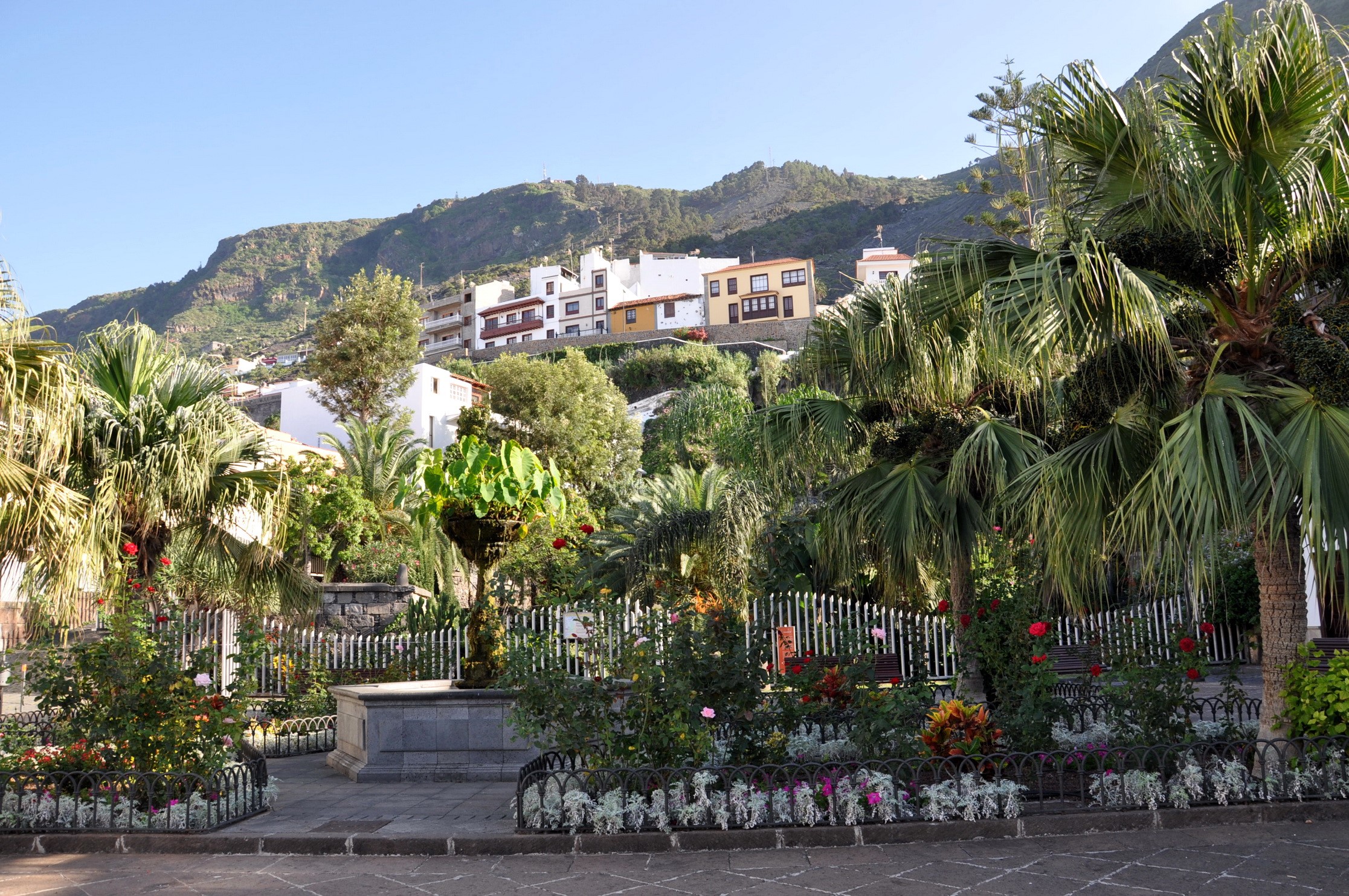 Town on a hill in the Canary Islands, Spain HD Wallpaper