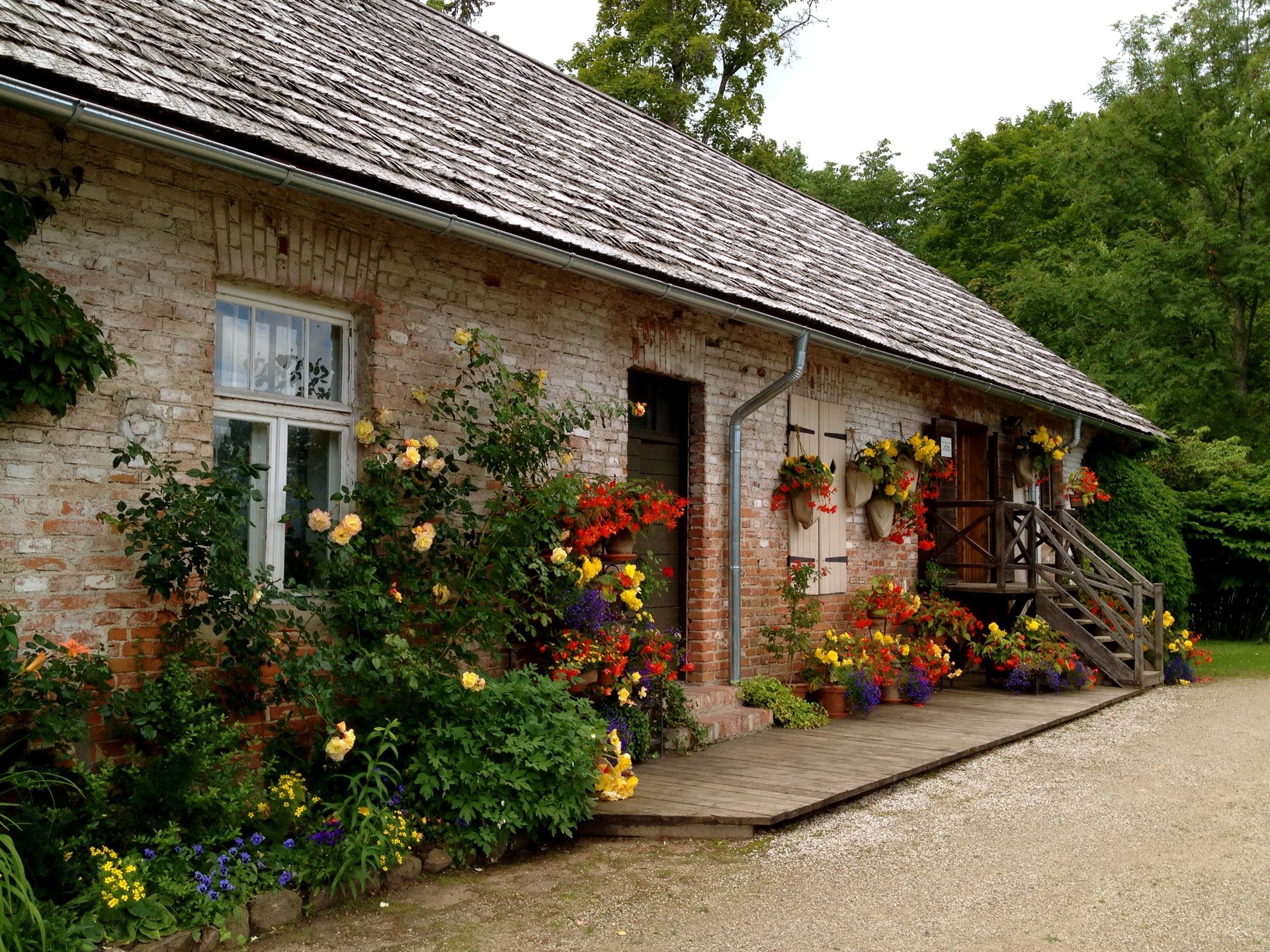 Brick house with flowers in the Baltics HD Wallpaper