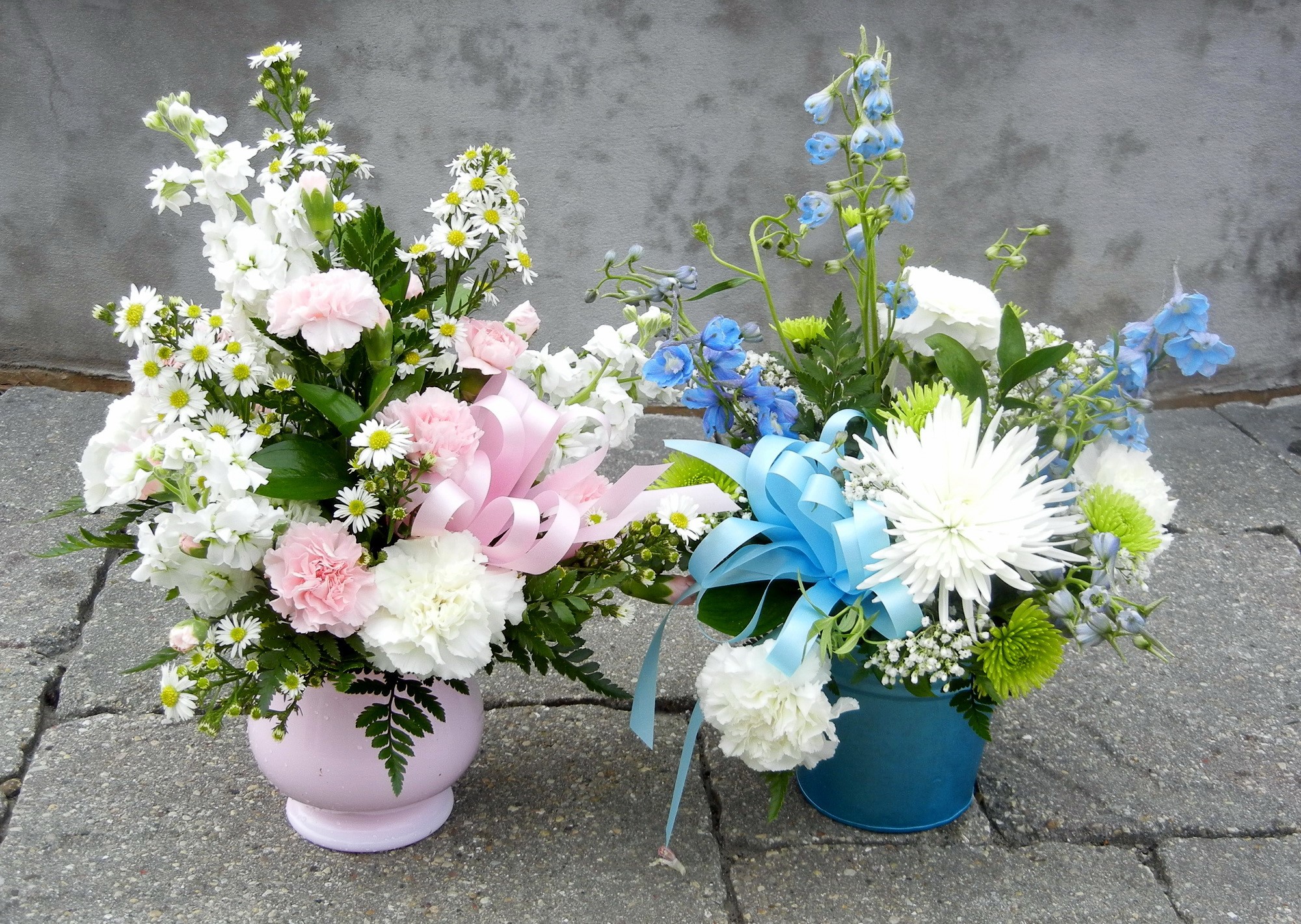 Two flower bouquets with pink and blue ribbons HD Wallpaper