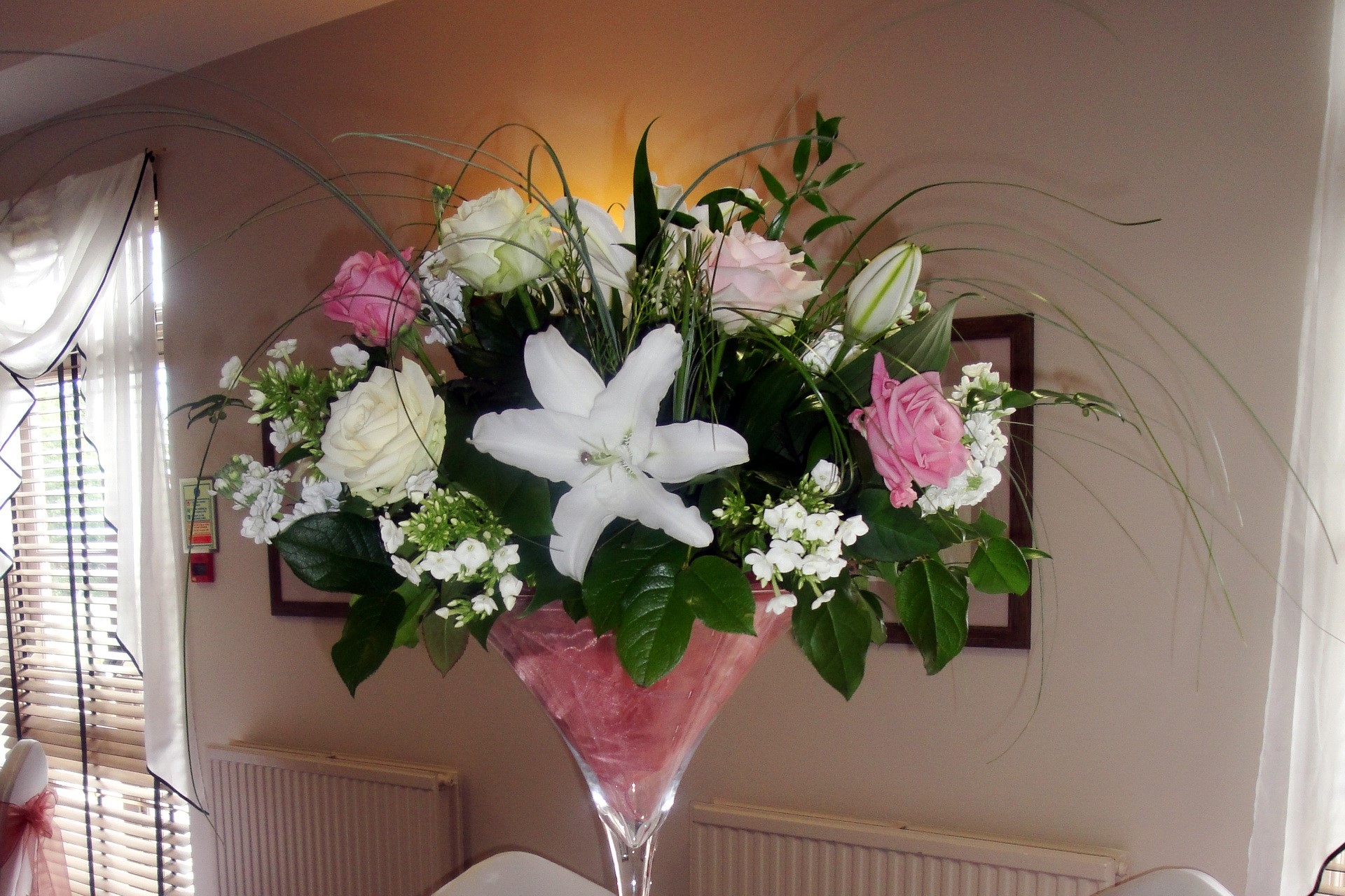 Floral arrangement in a martini vase HD Wallpaper