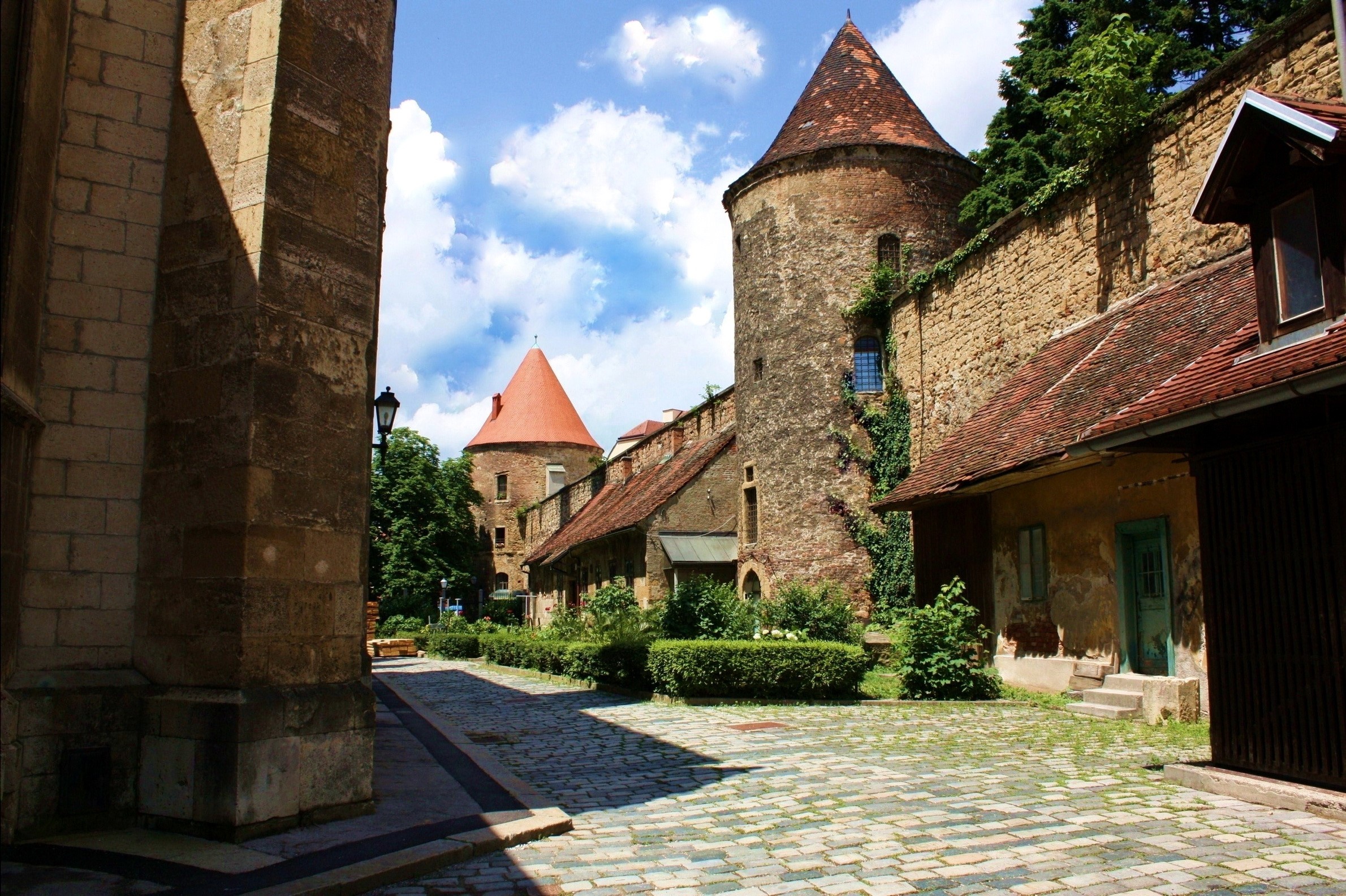 Stone towers and buildings with red roofs in Croatia HD Wallpaper