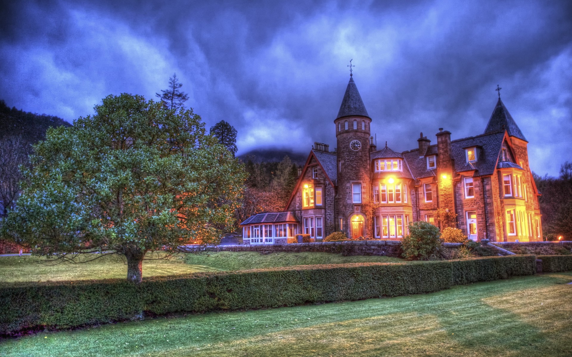 Castle in Scotland at Dusk HD Wallpaper