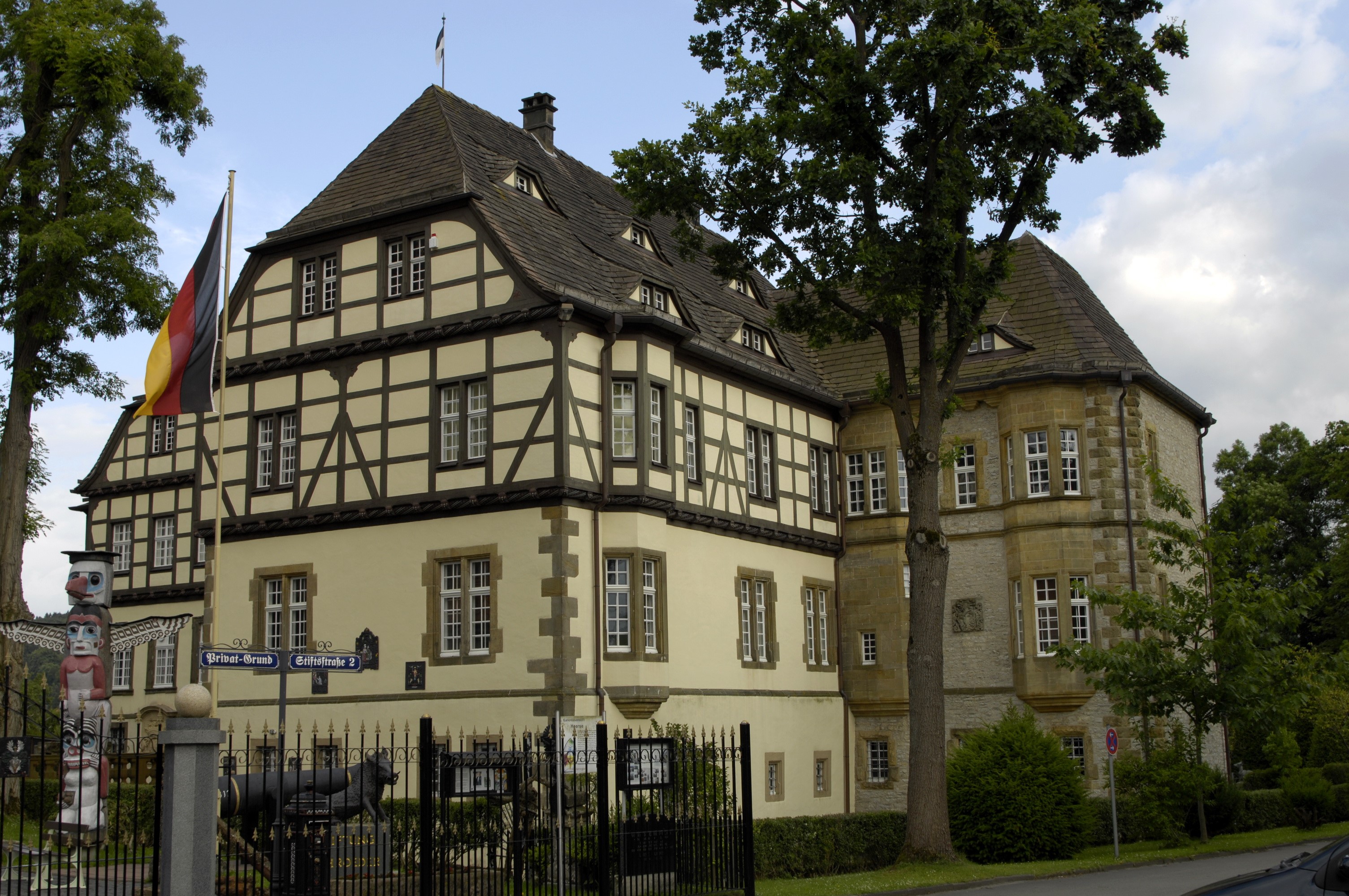 Heerse Castle in Germany with German Flag HD Wallpaper