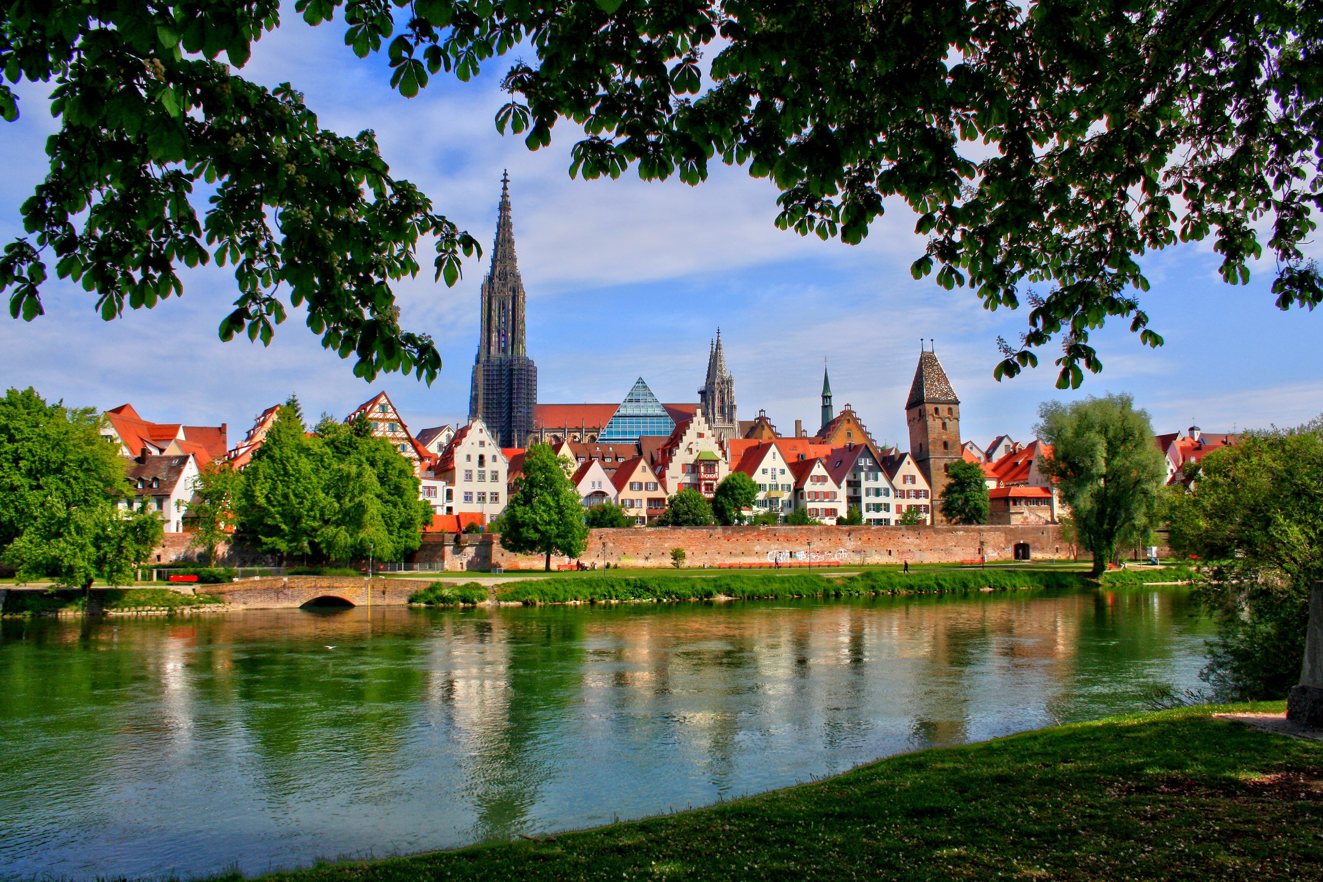 Ulm Minster and Danube River in Ulm, Germany HD Wallpaper
