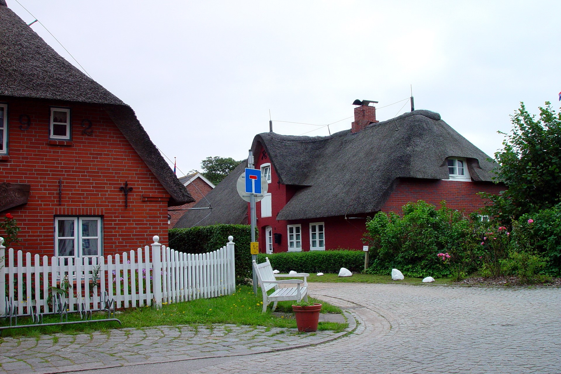 Thatched roof houses in Germany HD Wallpaper