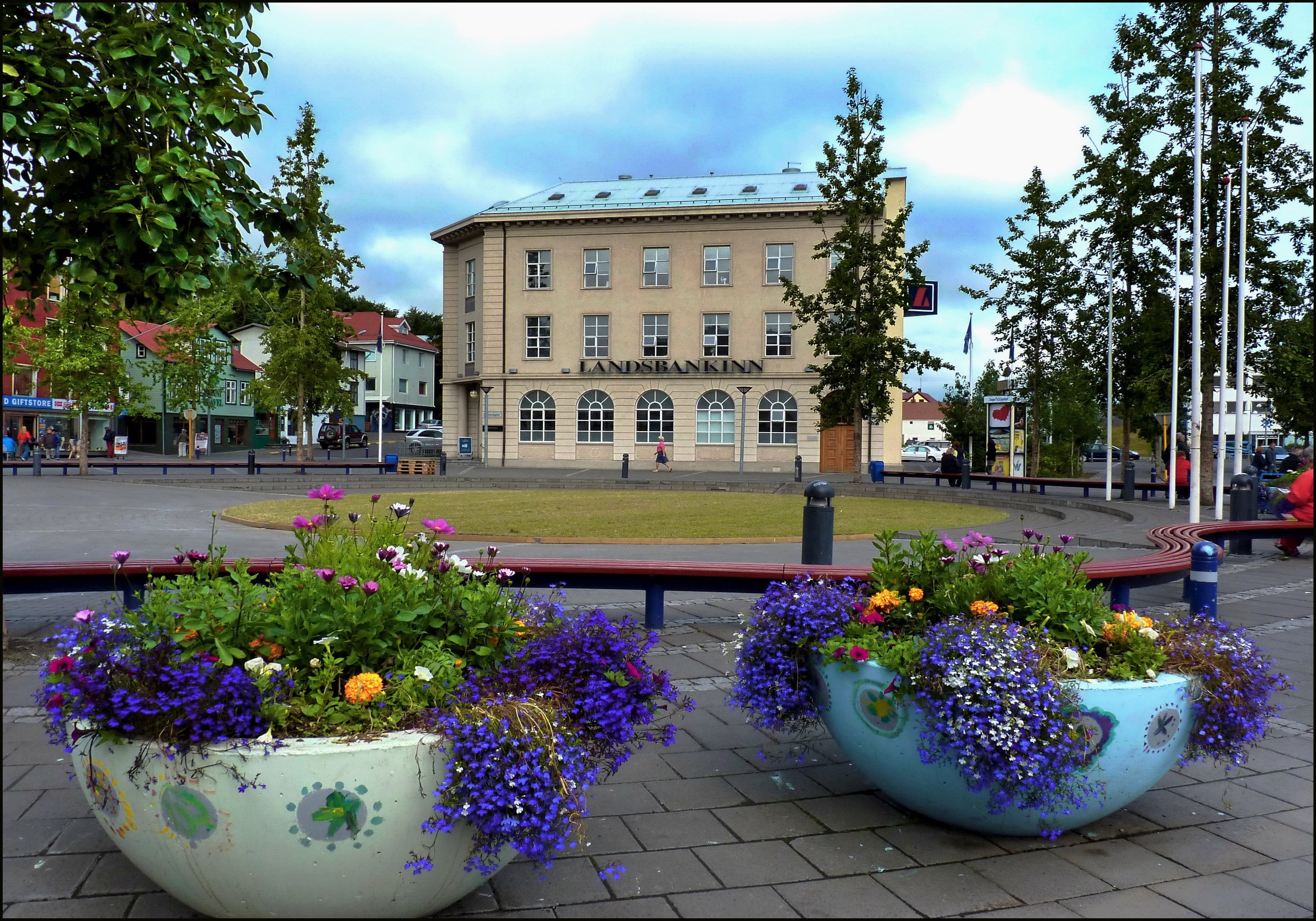 Landsbankinn building in Iceland with flower planters HD Wallpaper