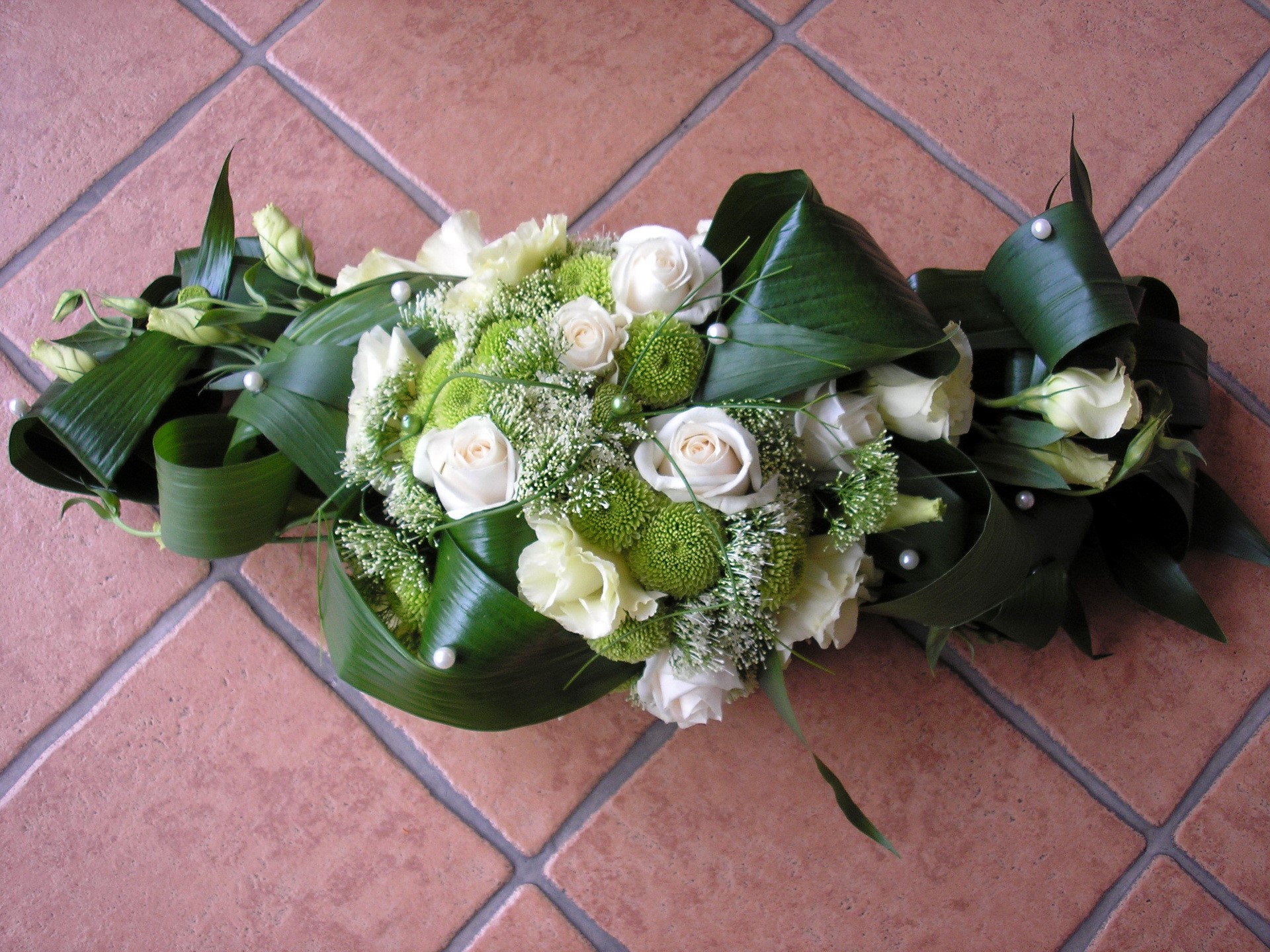 Wedding bouquet with white roses and green flowers HD Wallpaper