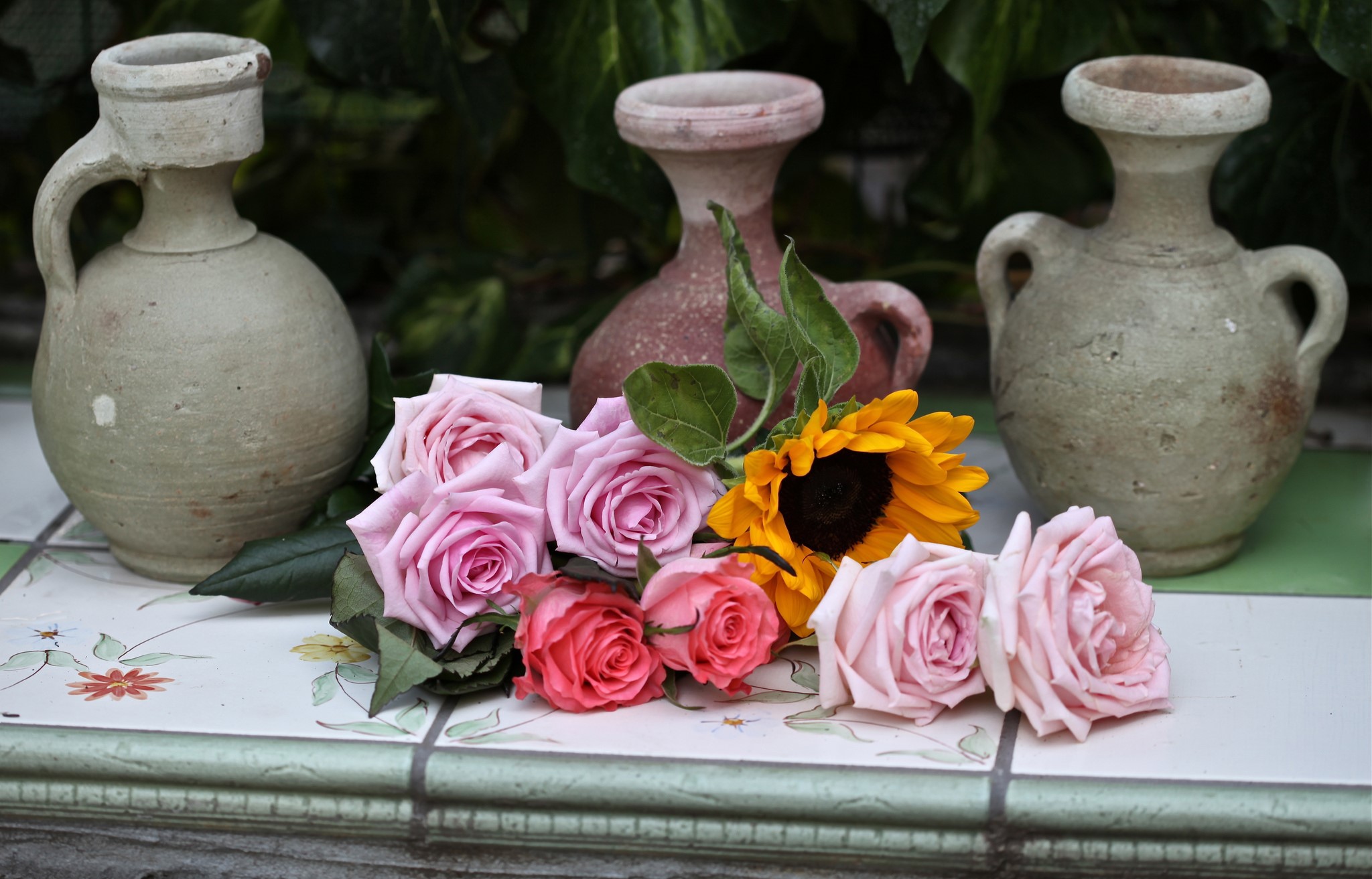 Roses and sunflowers with vintage vases HD Wallpaper