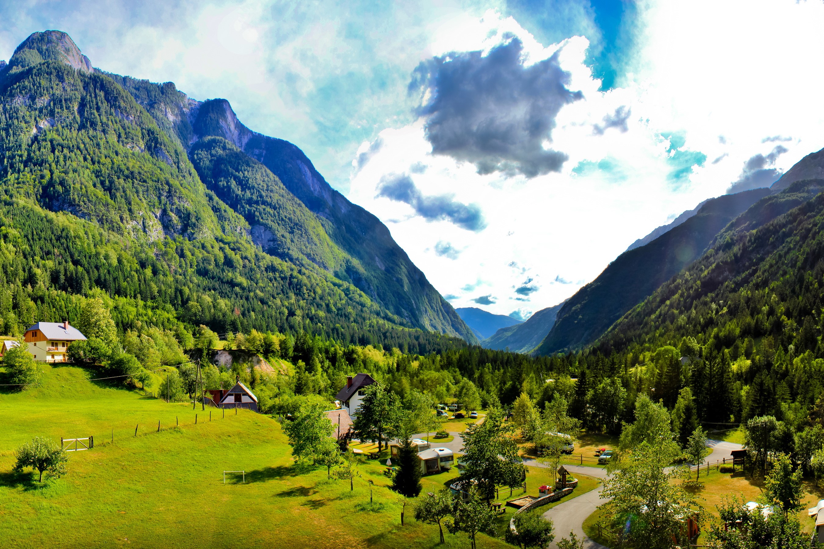 Mountain valley with houses and a campsite HD Wallpaper