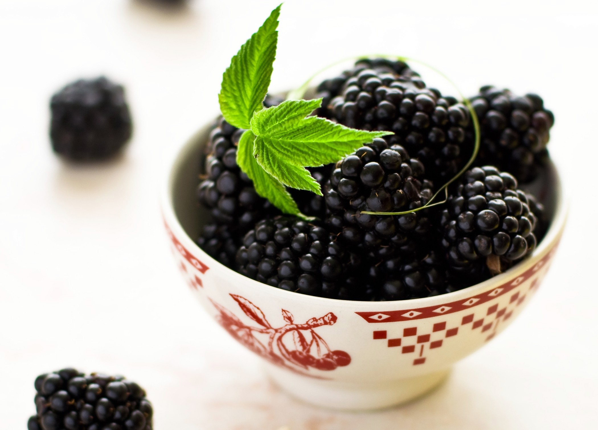 Blackberries in a bowl with mint leaf HD Wallpaper
