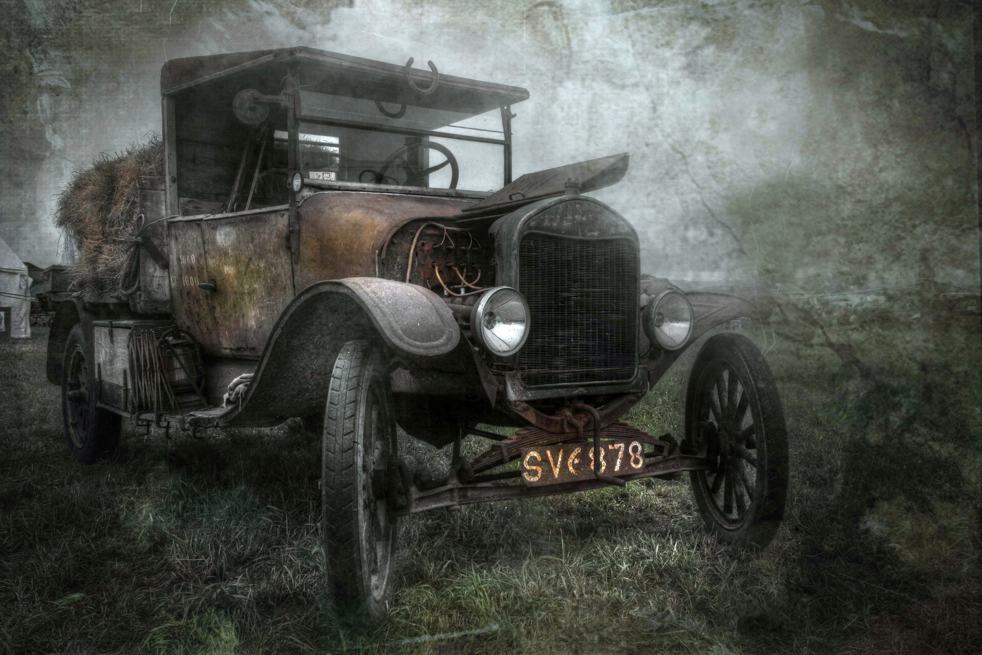 Vintage truck loaded with hay HD Wallpaper