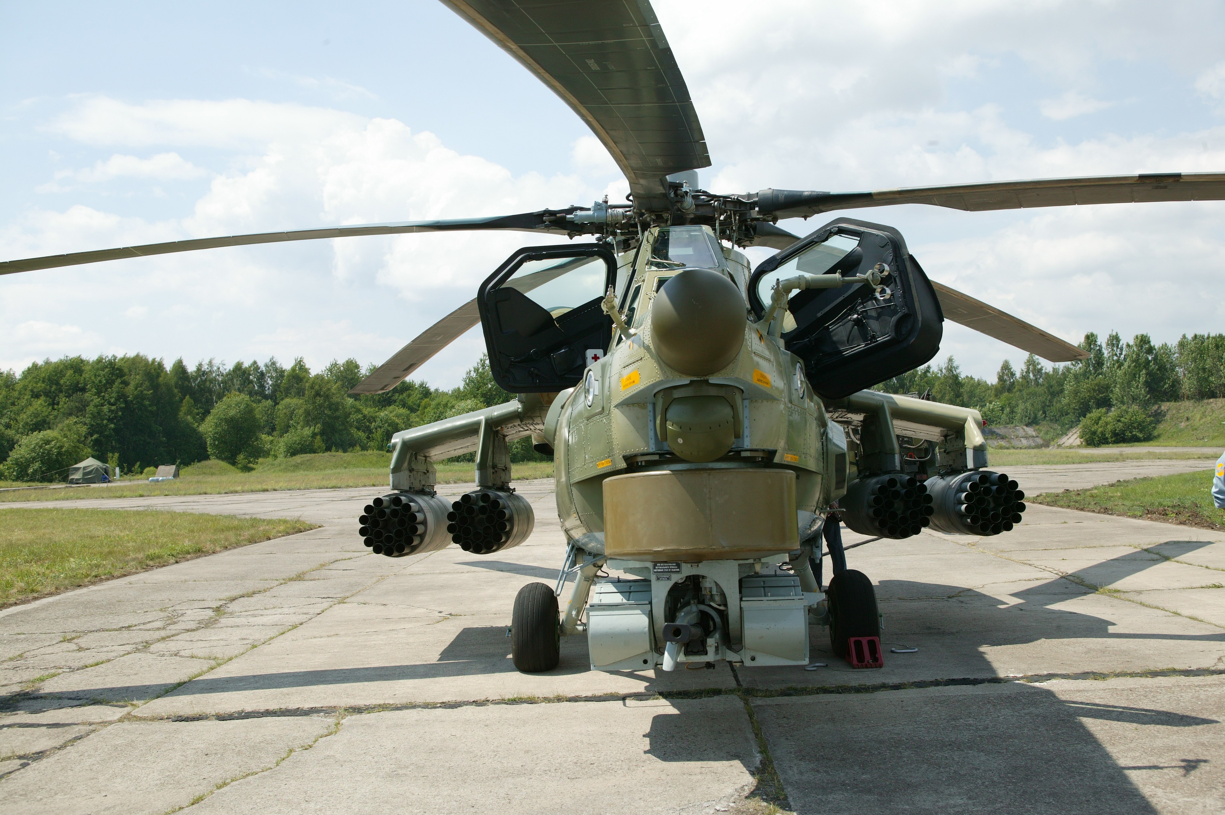 Military helicopter with open doors and weapons HD Wallpaper