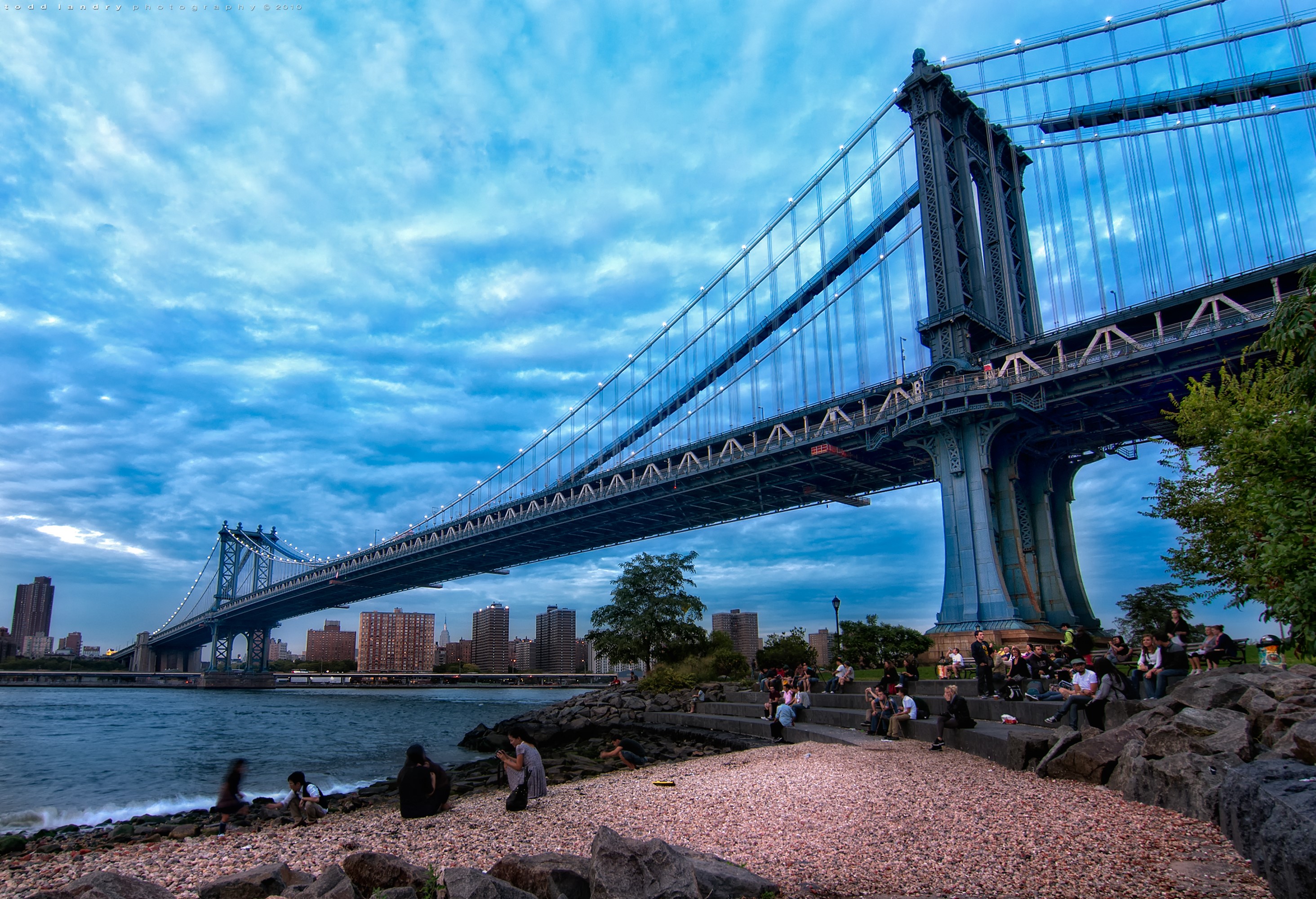Manhattan Bridge over East River, New York City HD Wallpaper