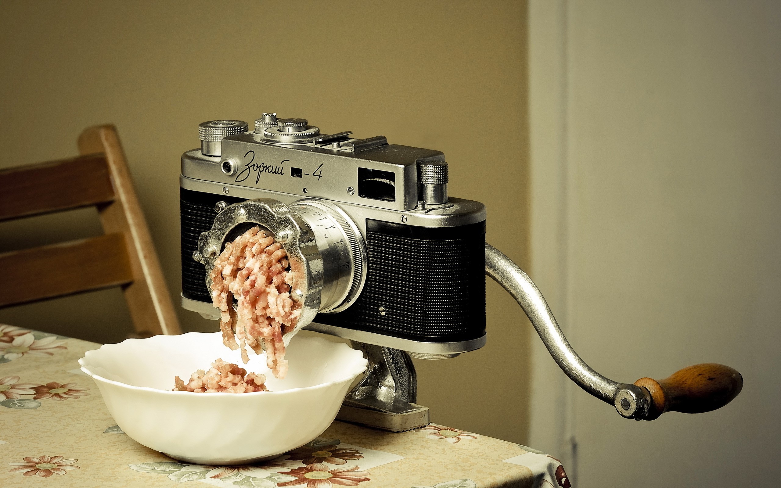 Camera meat grinder with minced meat HD Wallpaper