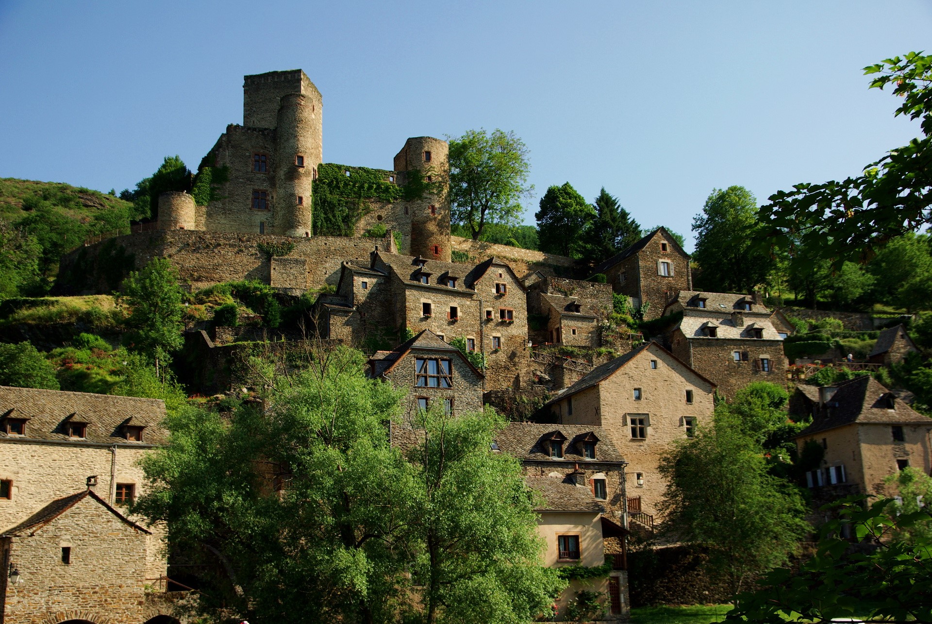 Medieval village and castle on a hillside in France HD Wallpaper