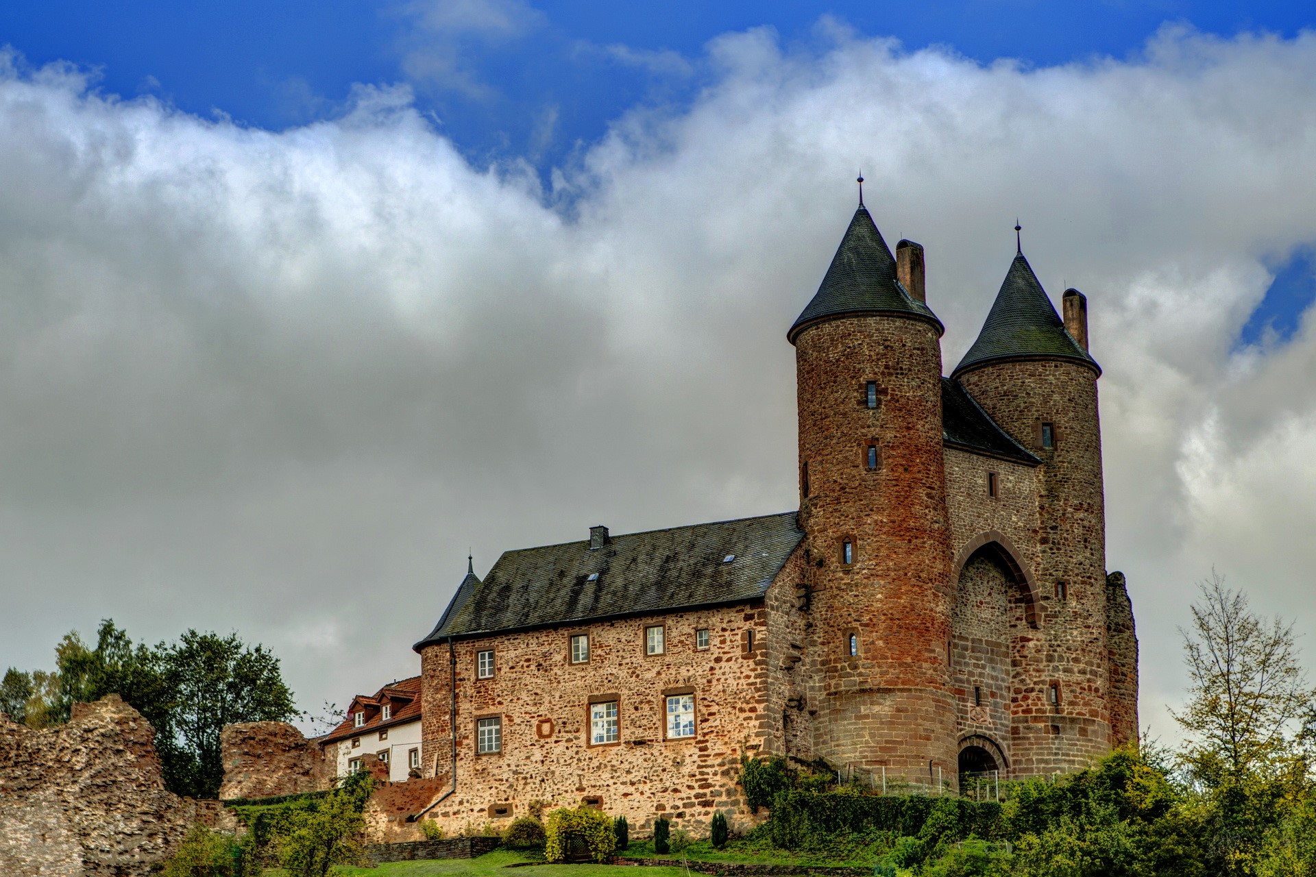 Burg Murlenbach castle in Germany under a cloudy sky HD Wallpaper