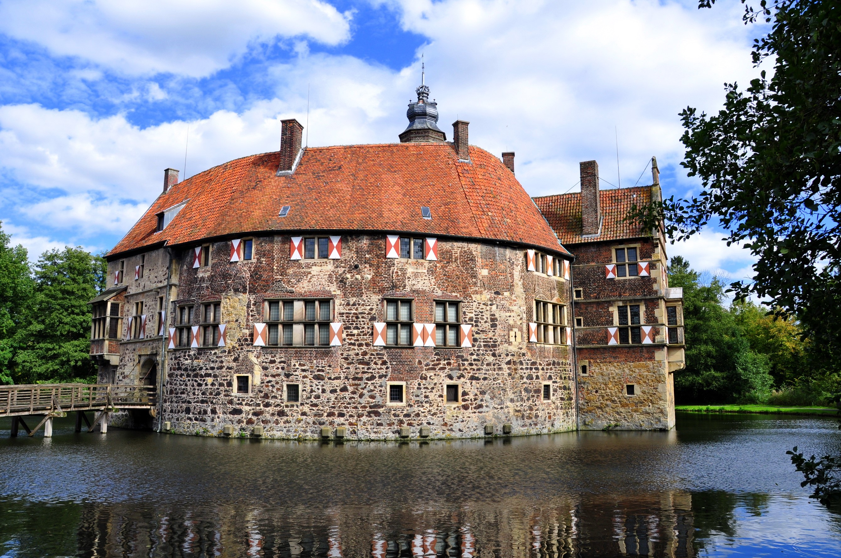 Burg Vischering castle in Germany HD Wallpaper