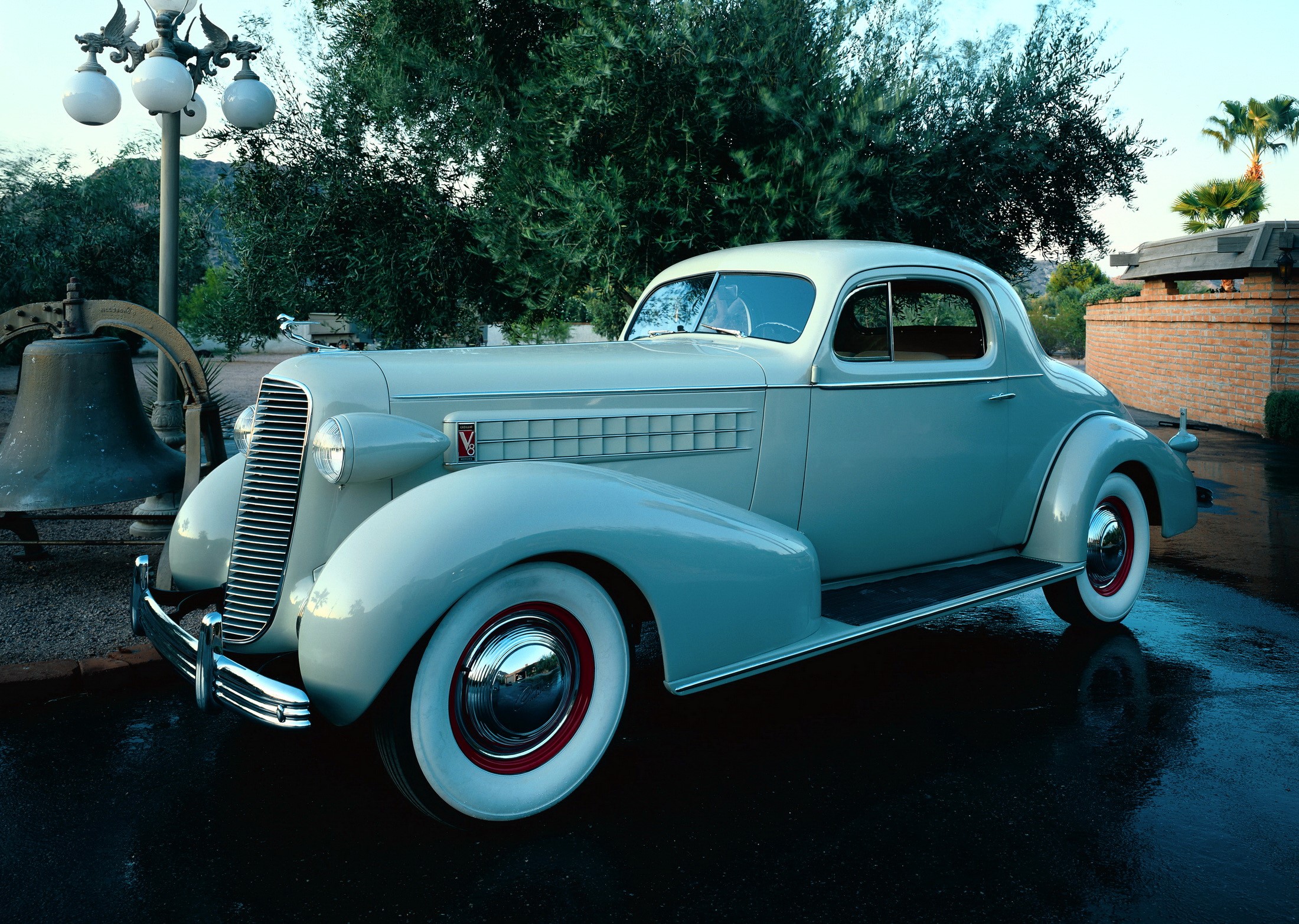 1937 Cadillac Coupe de Ville HD Wallpaper