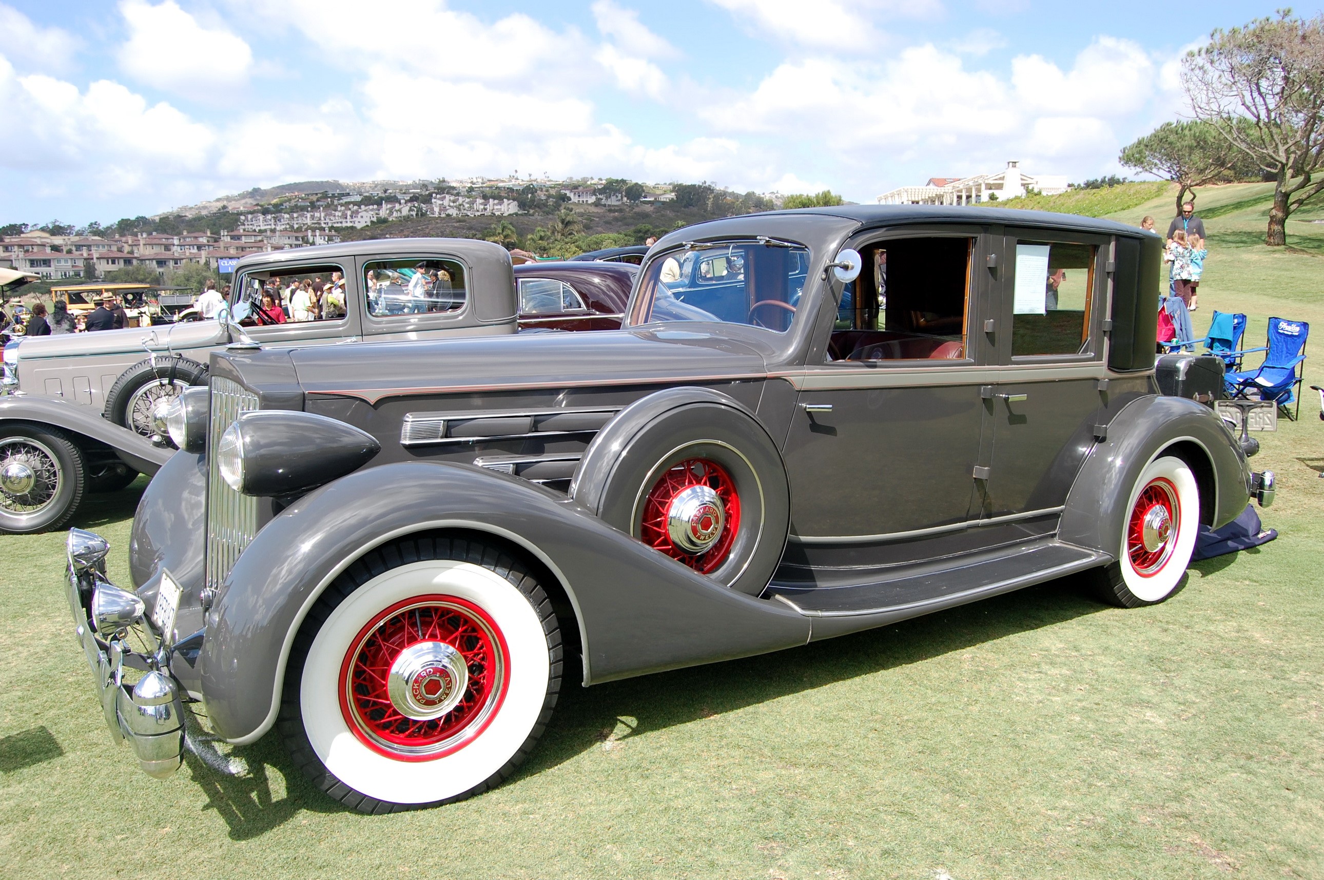 Vintage gray Packard sedan on a grassy field HD Wallpaper