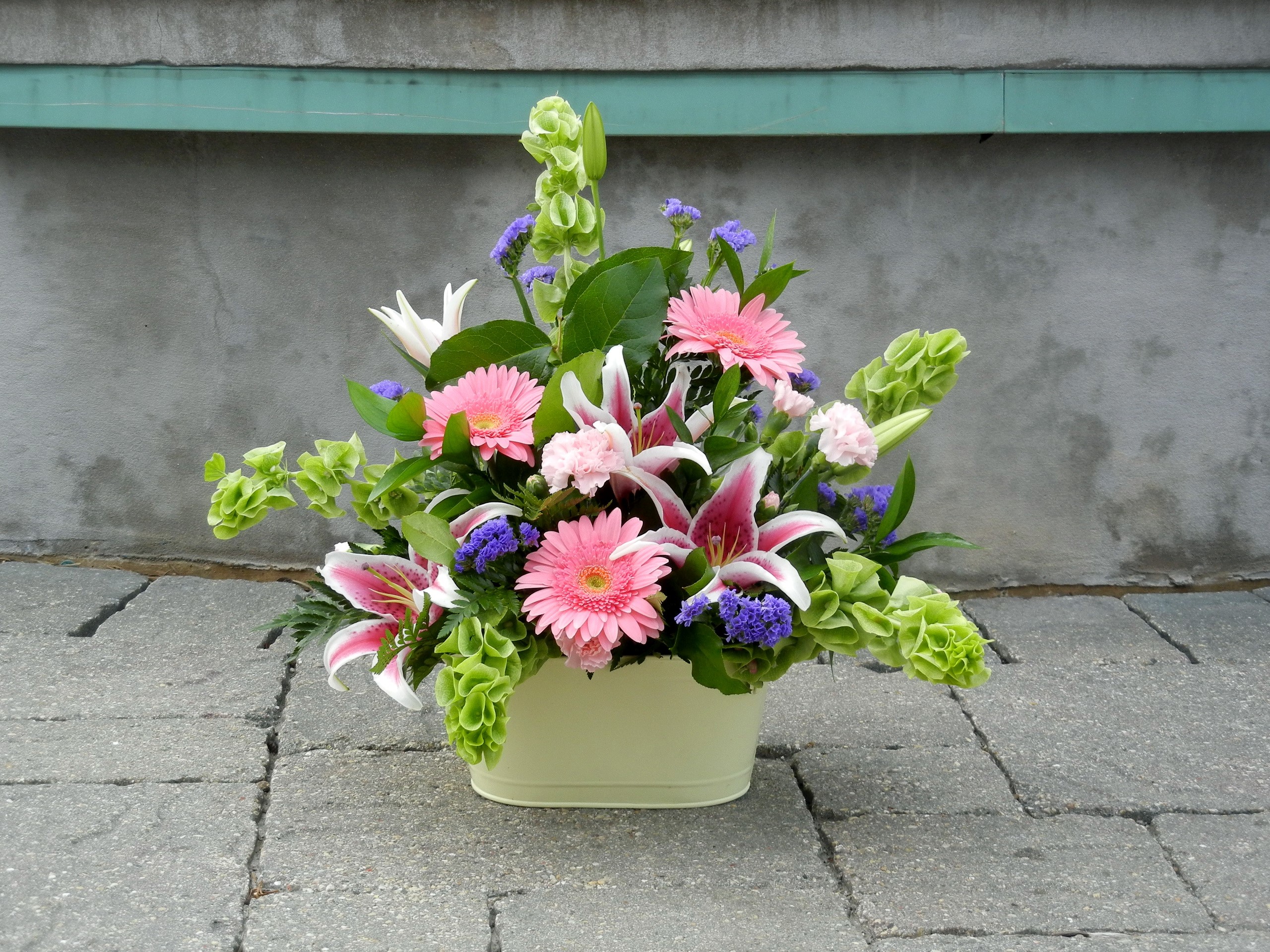 Flower bouquet with pink gerbera daisies and lilies HD Wallpaper
