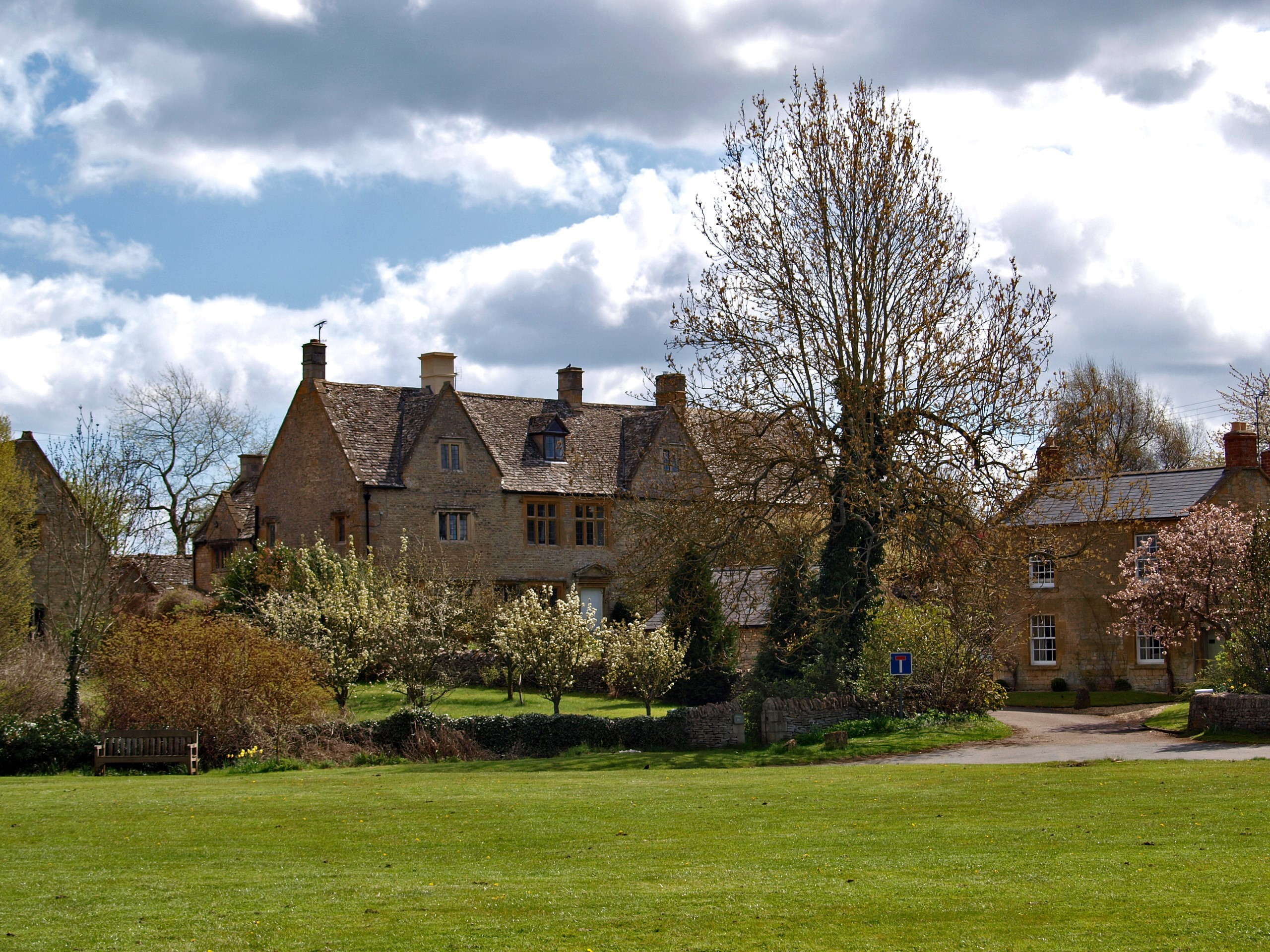 Traditional stone houses in a village, United Kingdom HD Wallpaper