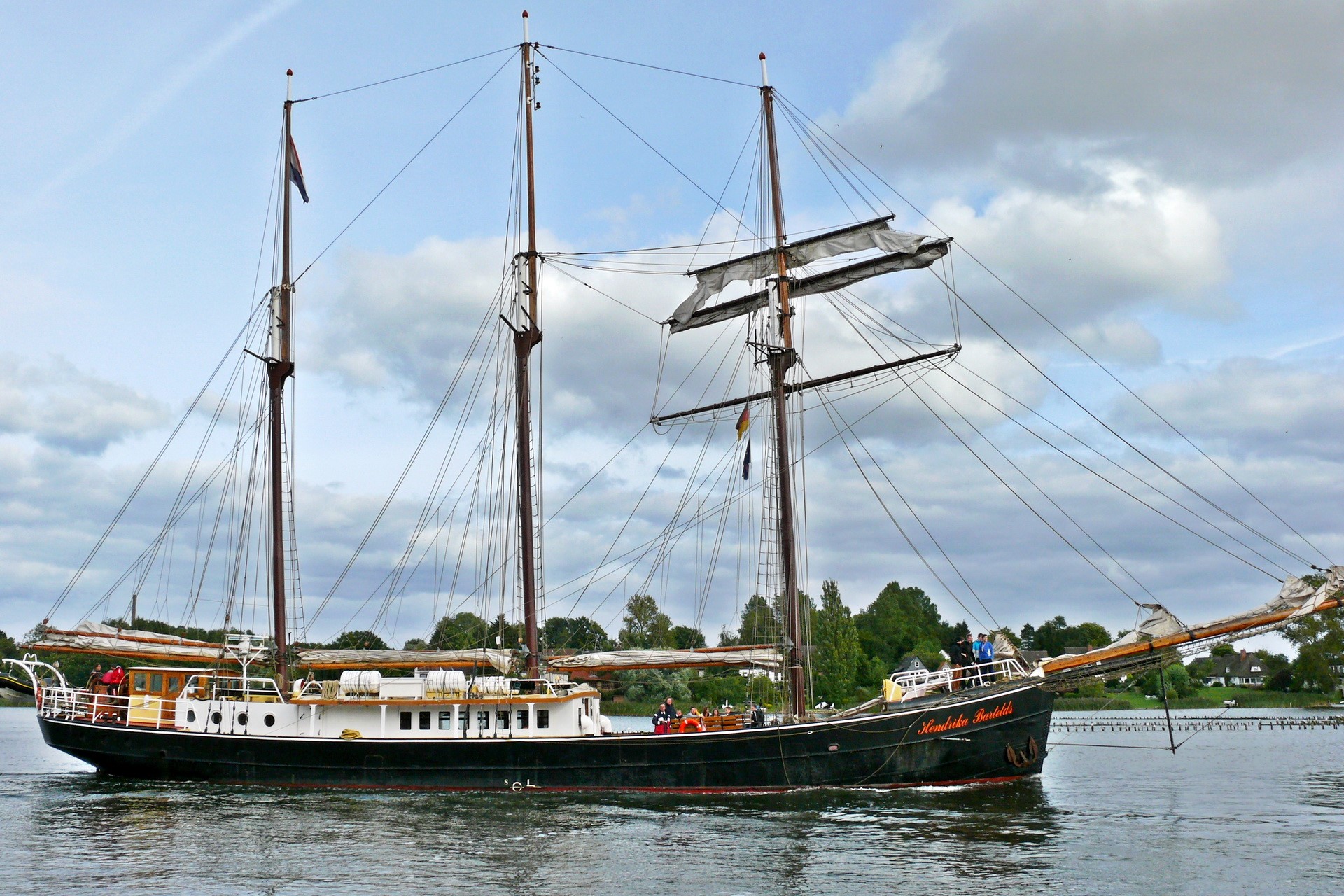 Tall ship sailing on a cloudy day HD Wallpaper
