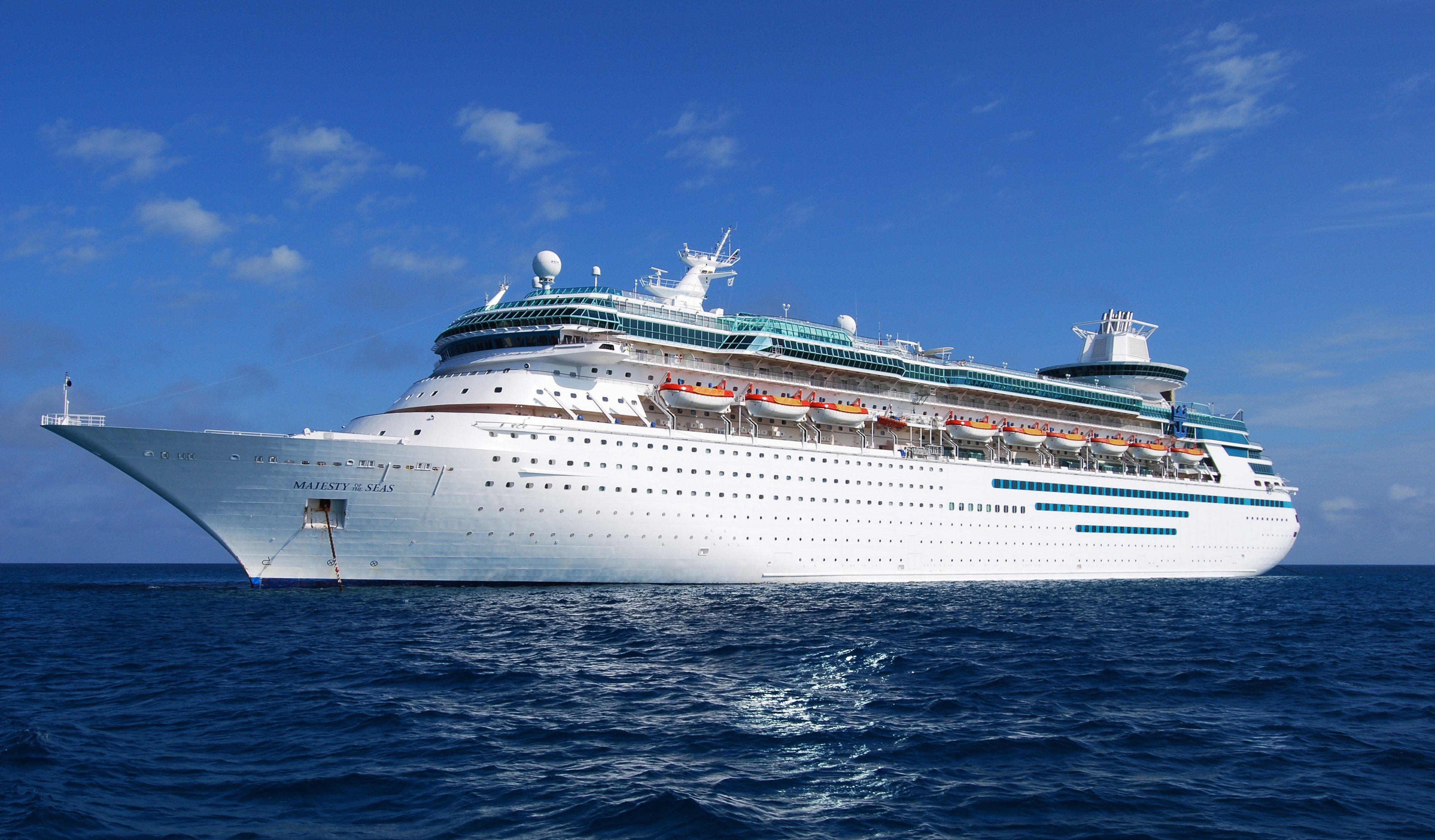 Majesty of the Seas cruise liner on the ocean HD Wallpaper