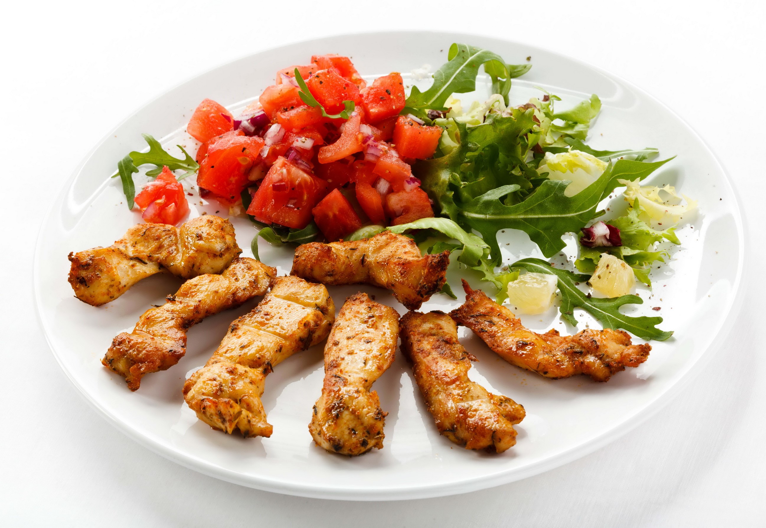 Grilled chicken strips with tomato and salad HD Wallpaper