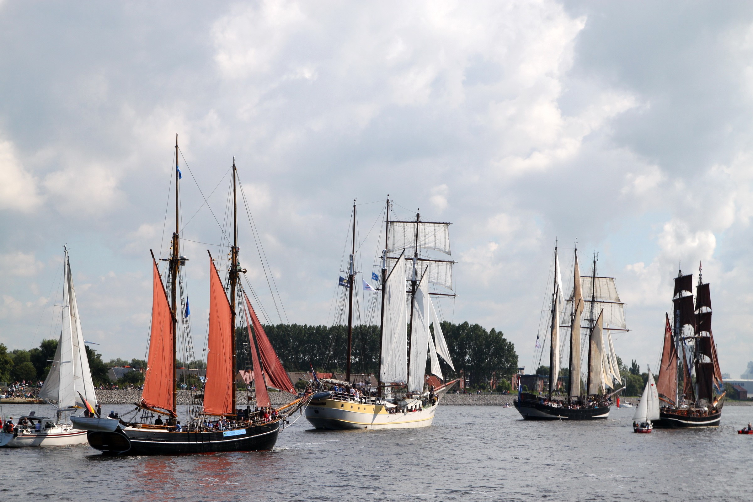 Tall ships sailing on the water HD Wallpaper