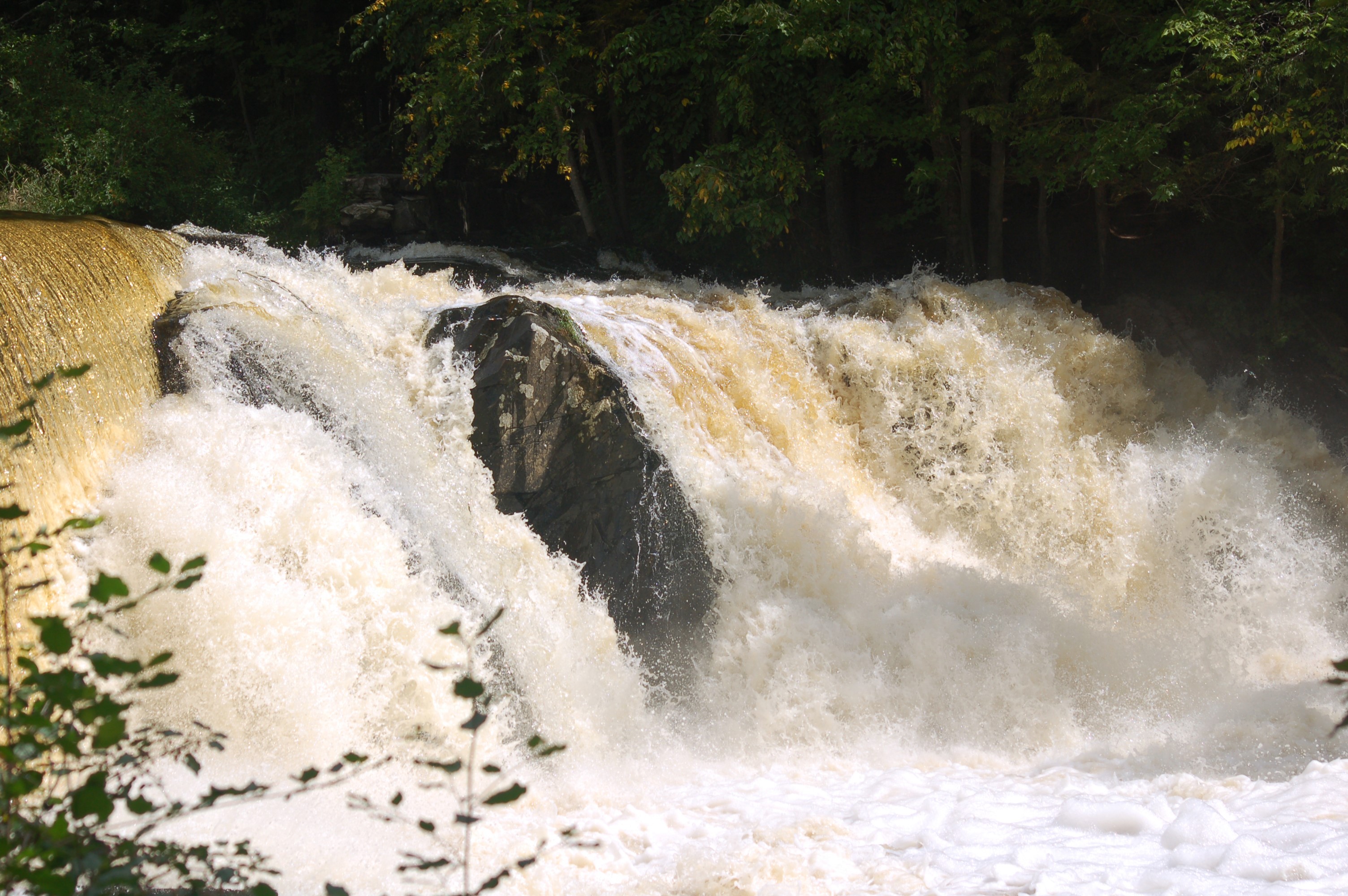 Chutes de la poudri waterfalls HD Wallpaper