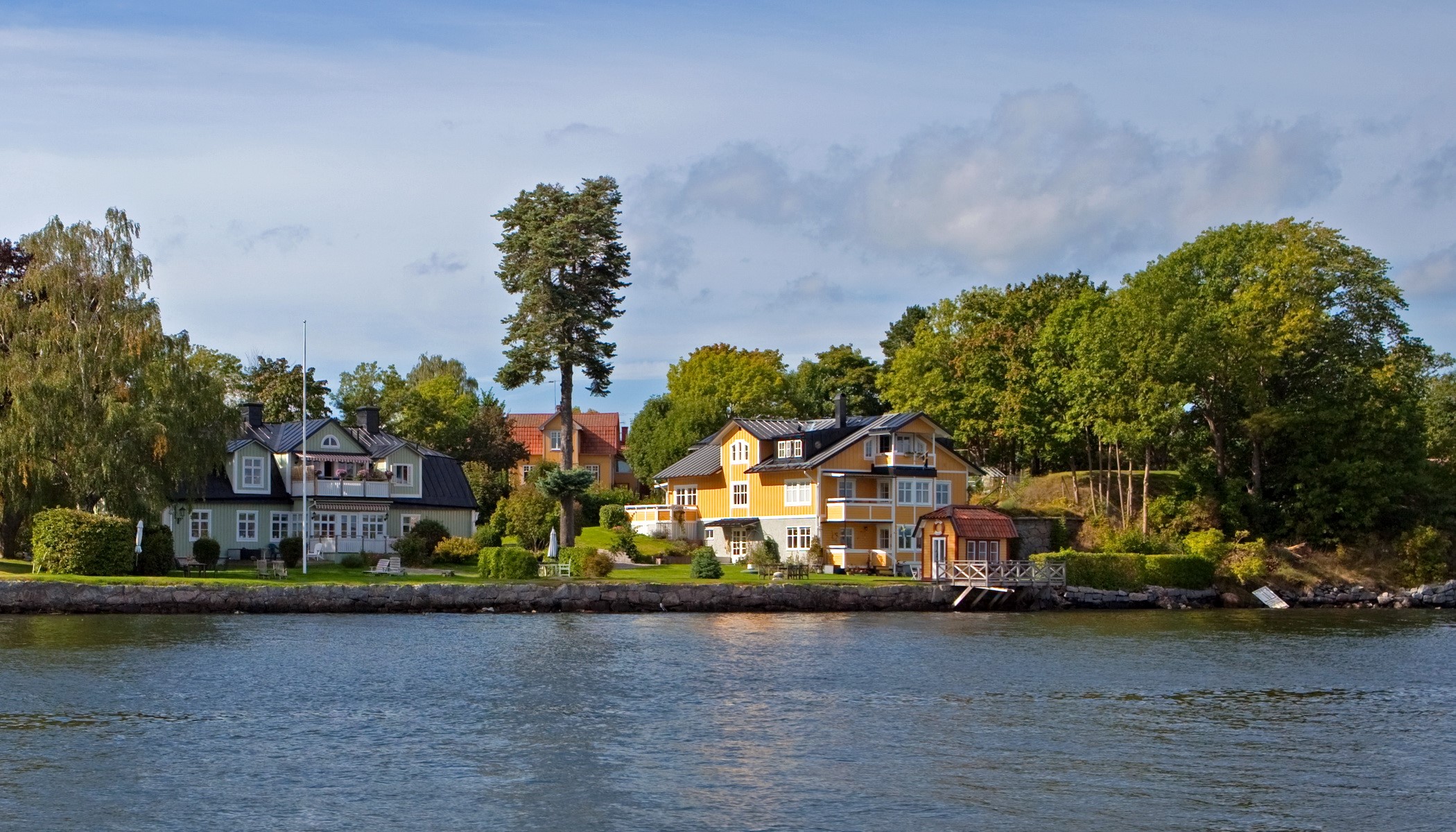 Houses on the waterfront in Vaxholm, Sweden HD Wallpaper