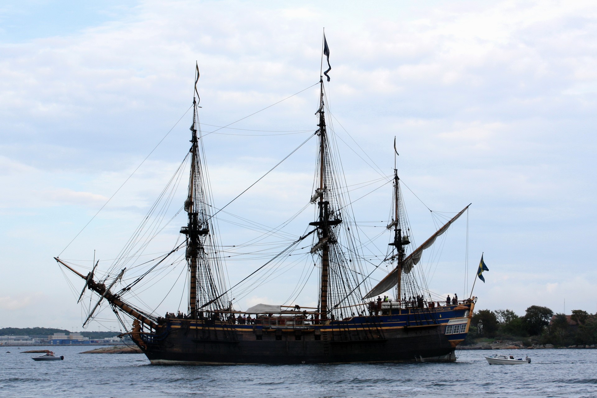 Tall ship with multiple masts sailing on the water HD Wallpaper