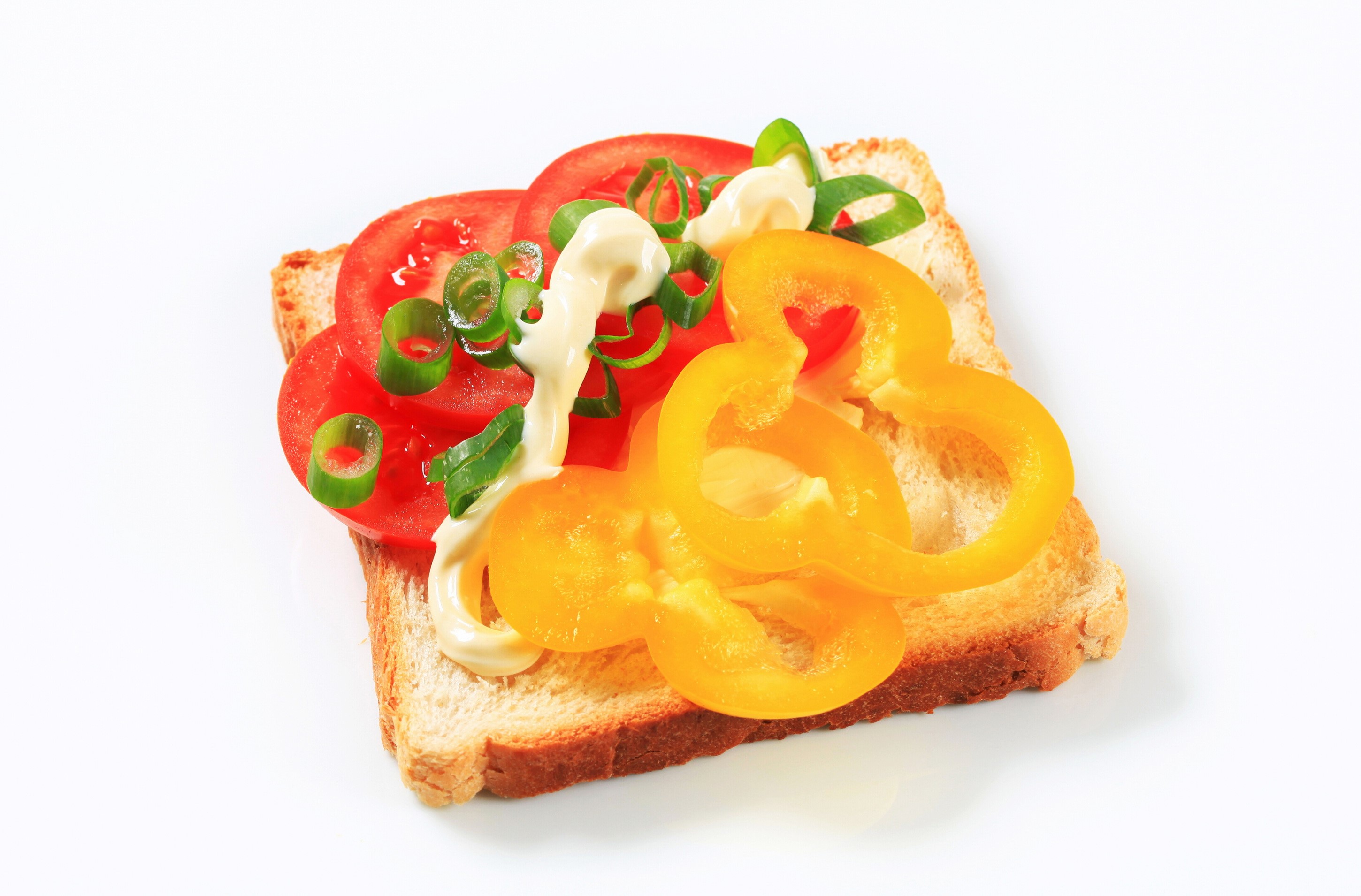 Toast with tomato, bell pepper, and mayonnaise HD Wallpaper